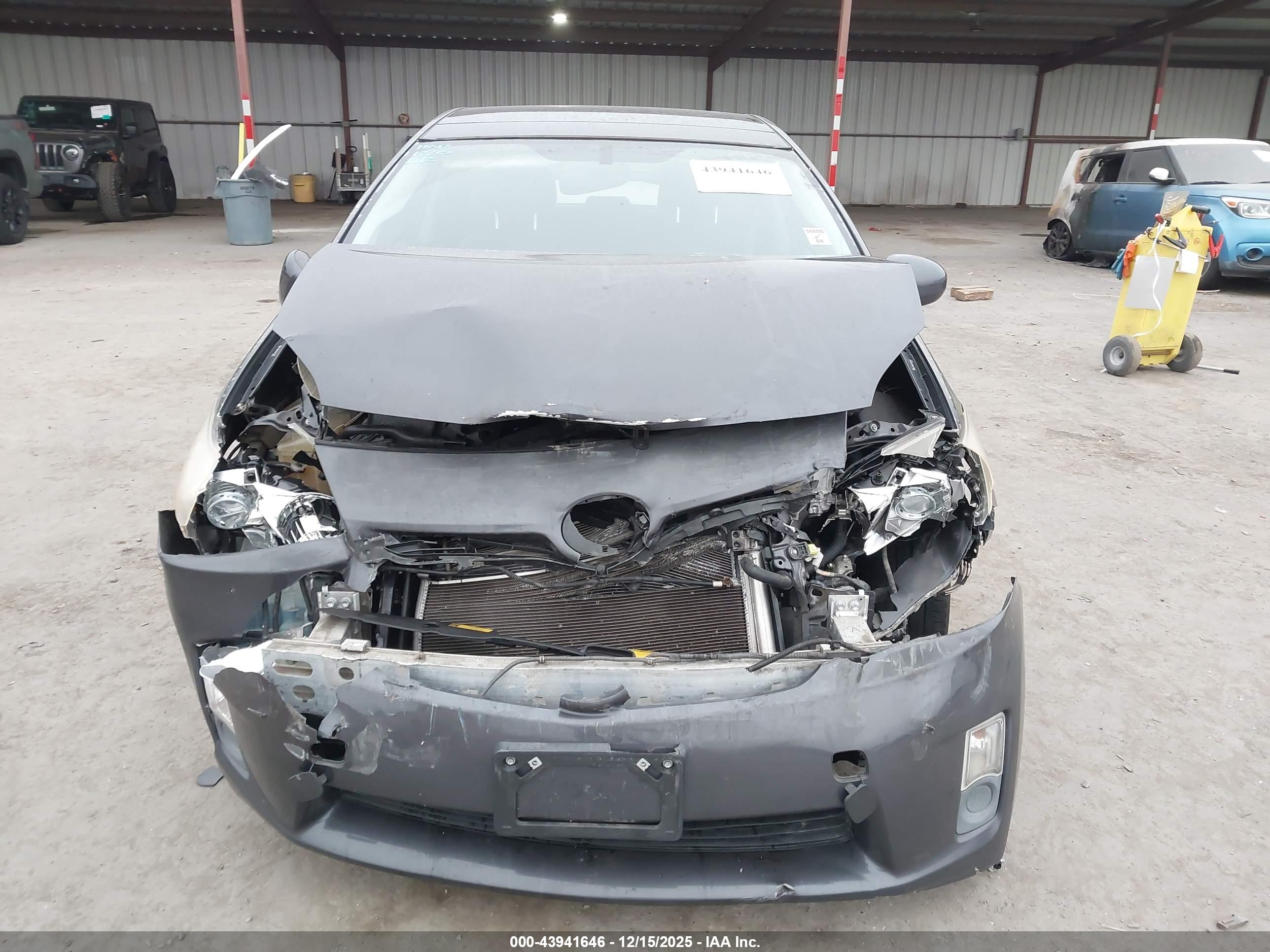 TOYOTA PRIUS image 6