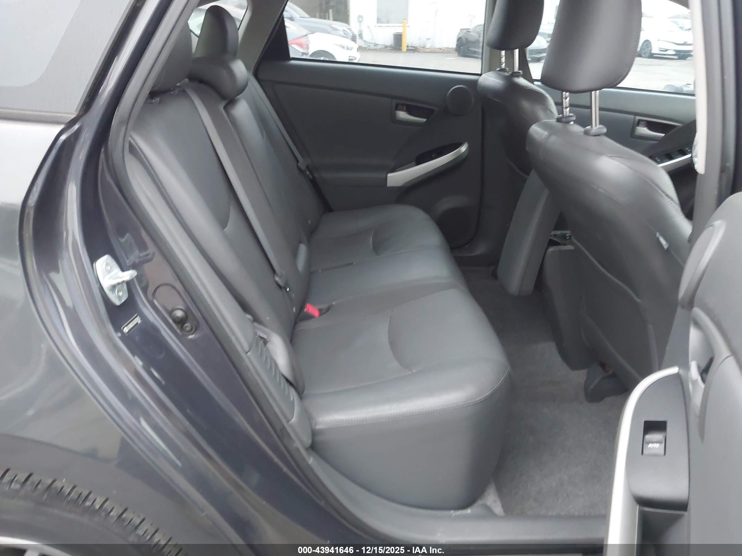 TOYOTA PRIUS image 8
