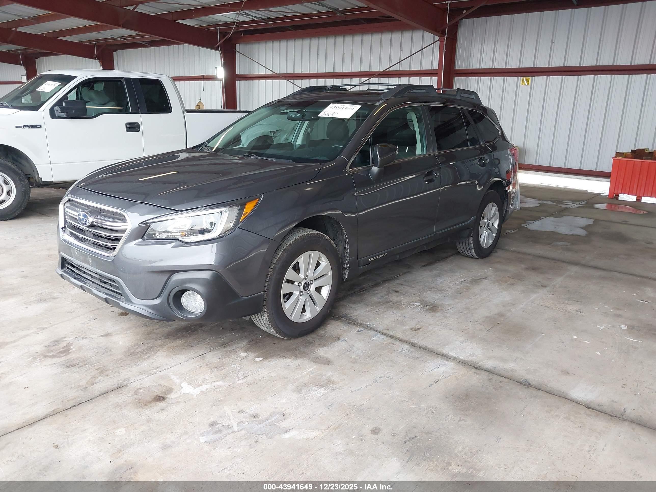 SUBARU OUTBACK image 2