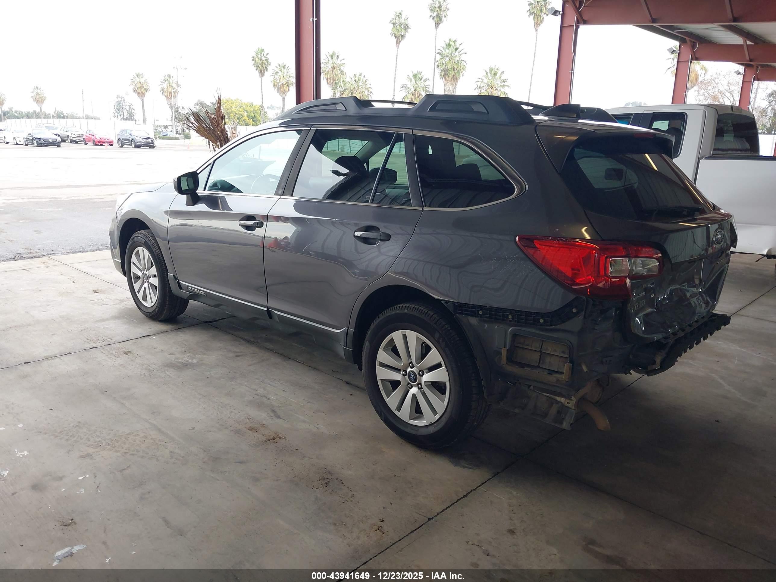 SUBARU OUTBACK image 3