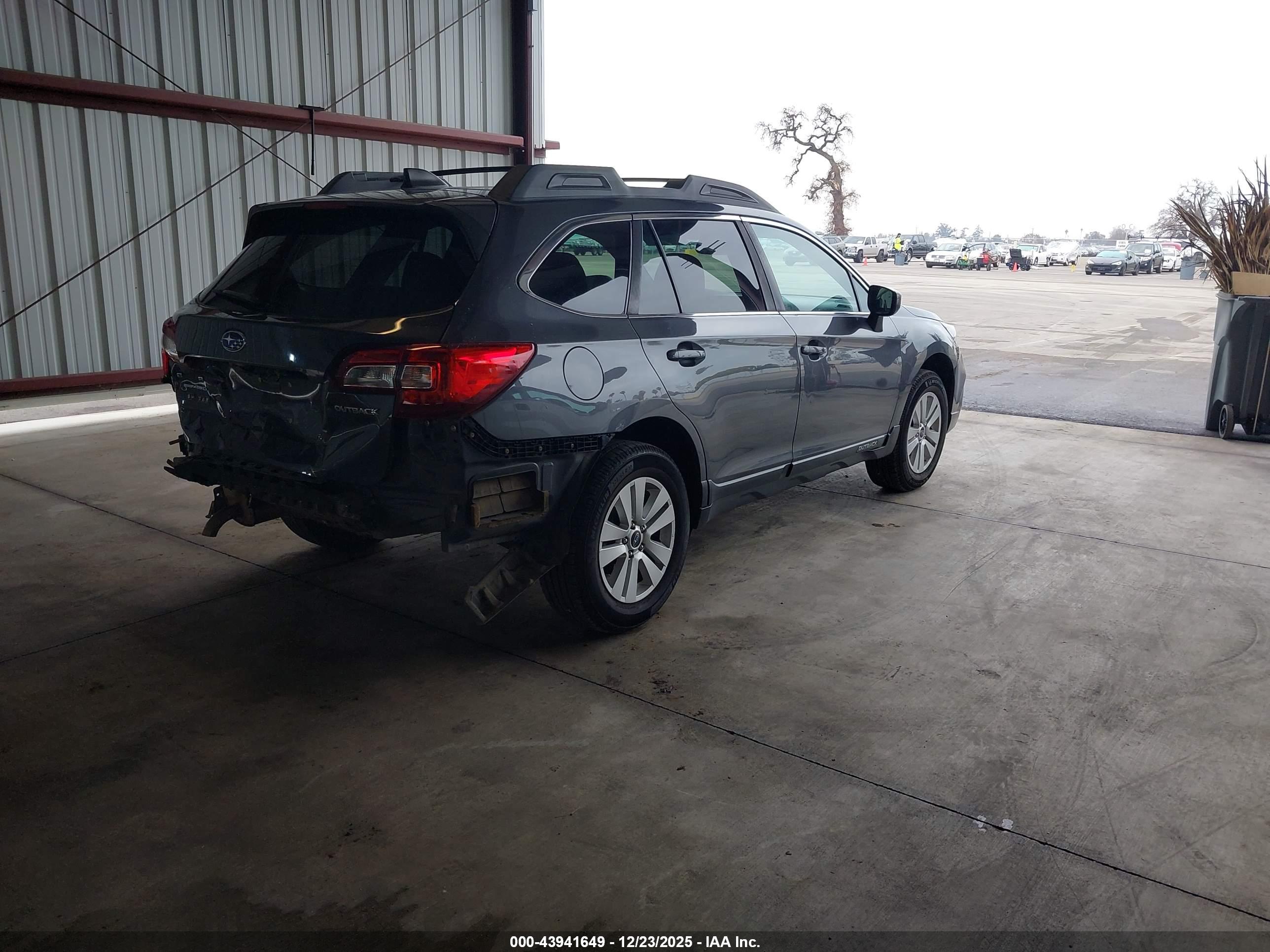 SUBARU OUTBACK image 4