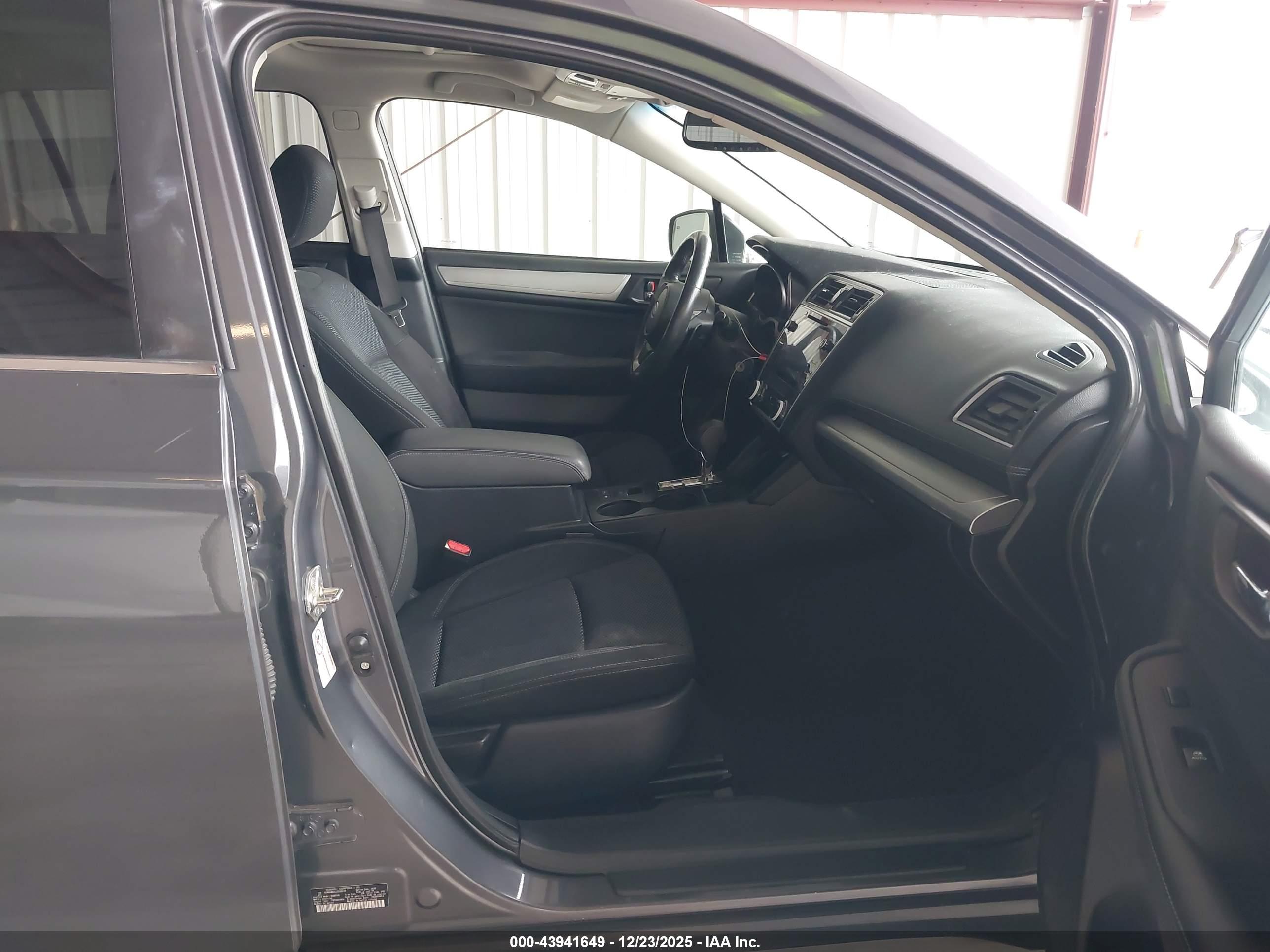 SUBARU OUTBACK image 5