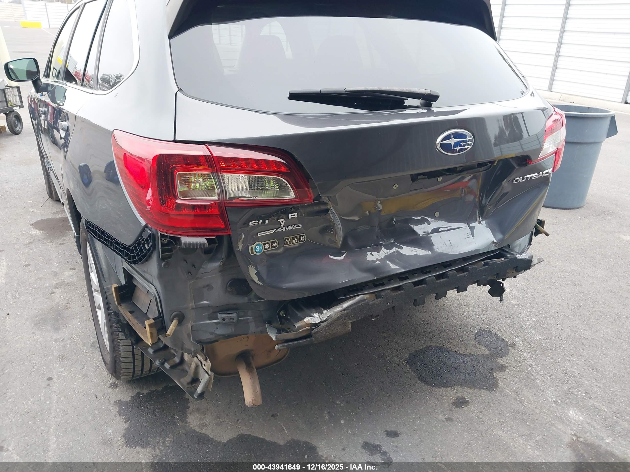 SUBARU OUTBACK image 6