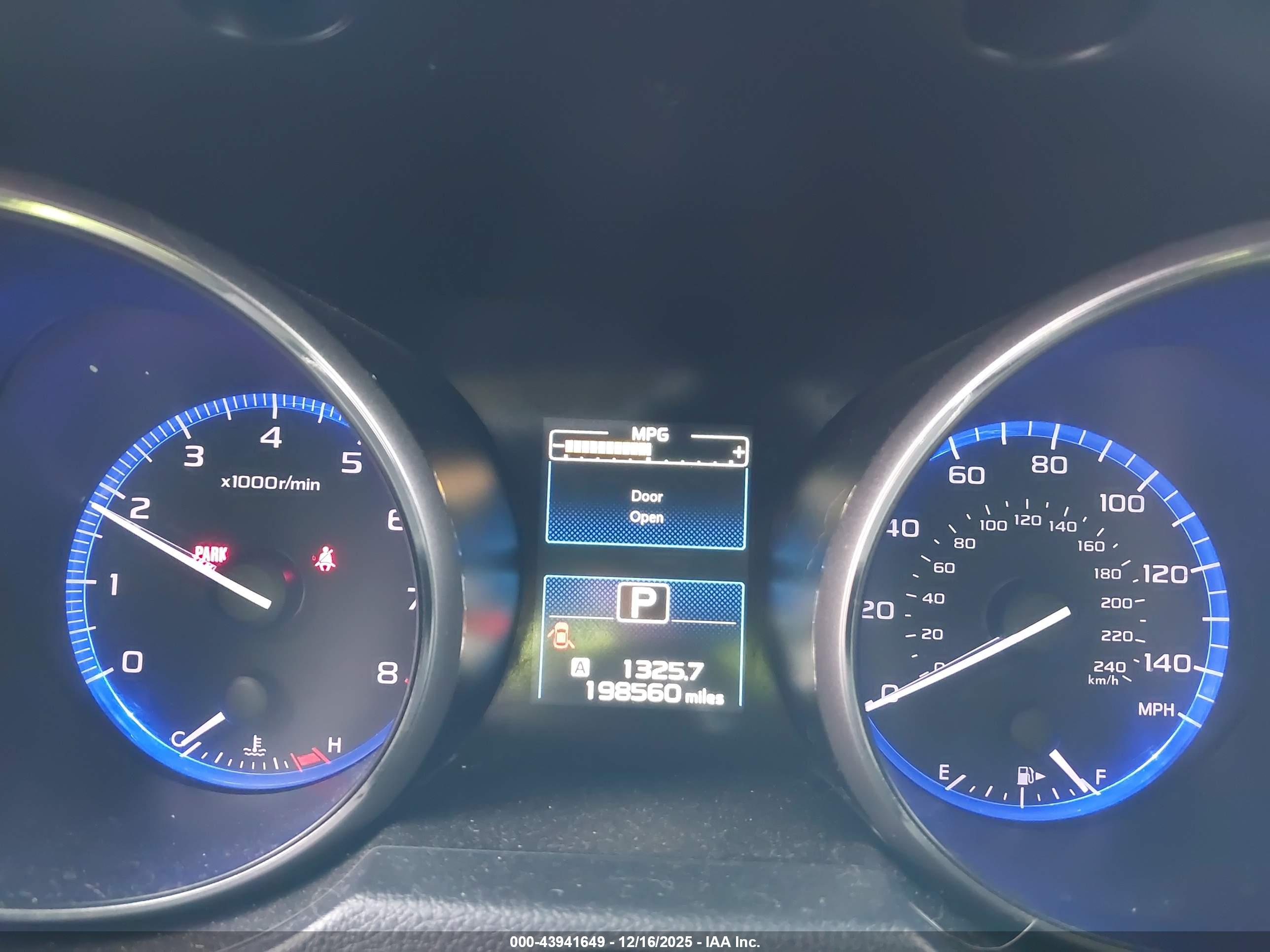 SUBARU OUTBACK image 7