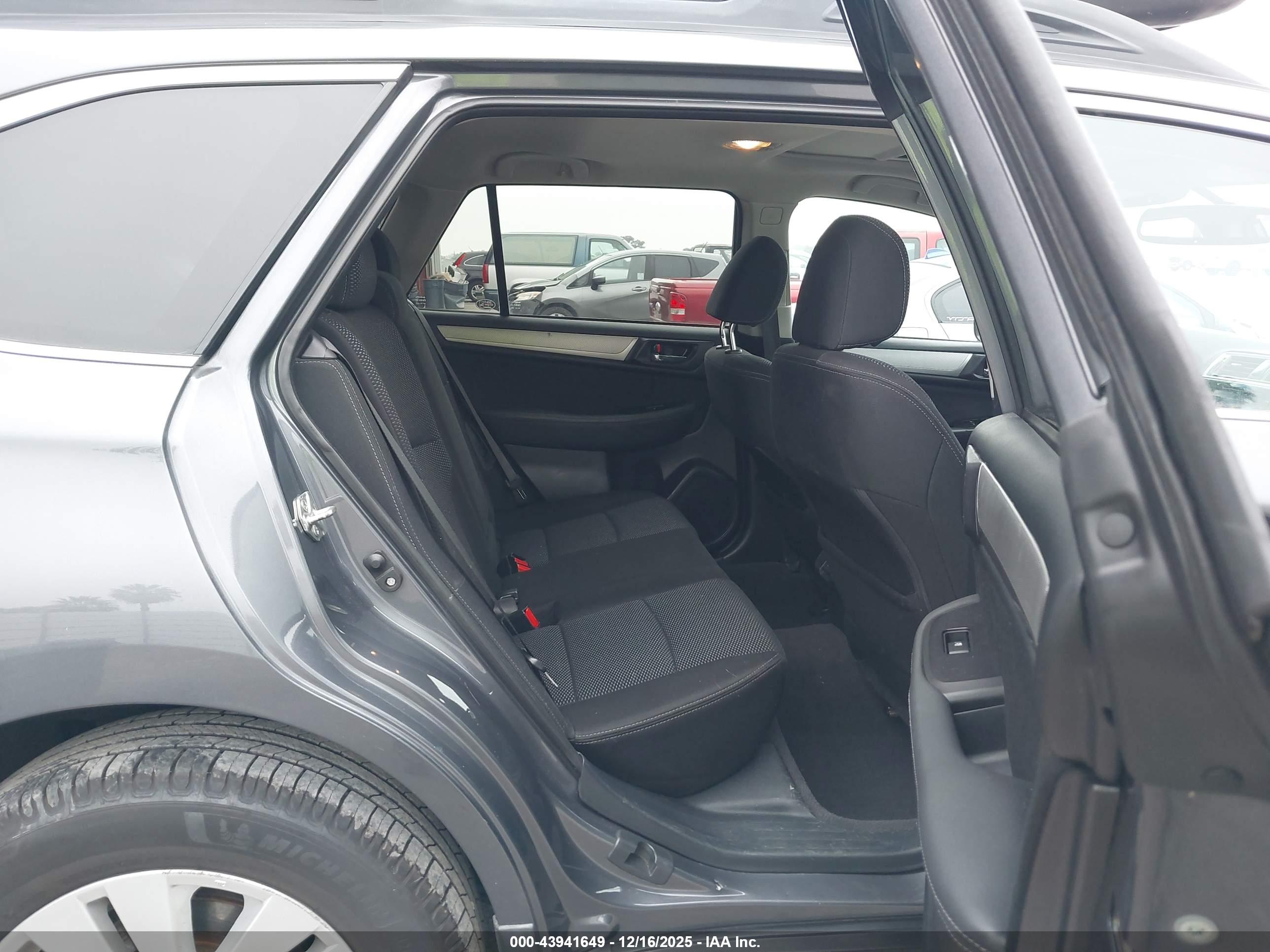 SUBARU OUTBACK image 8