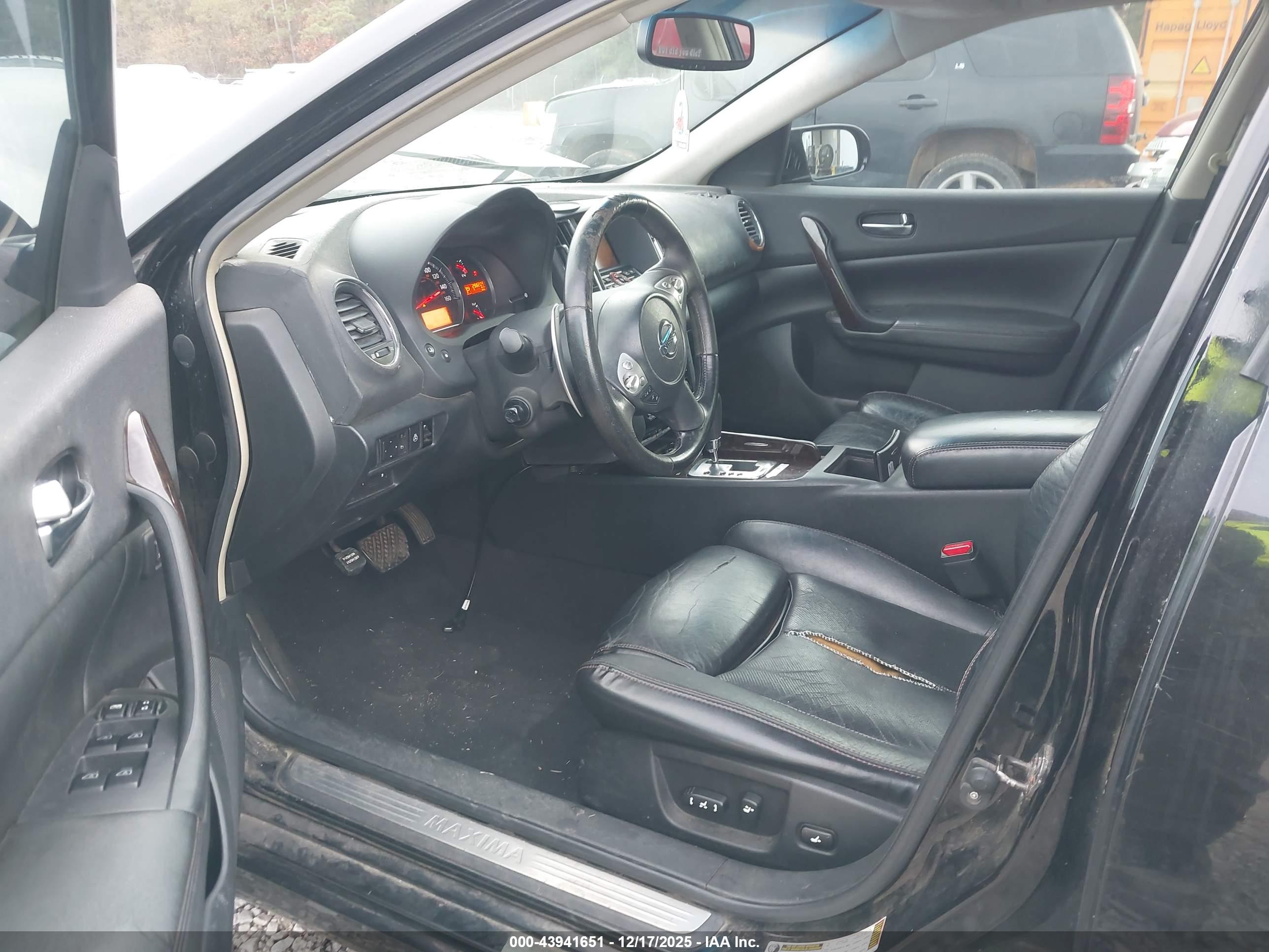 NISSAN MAXIMA image 5