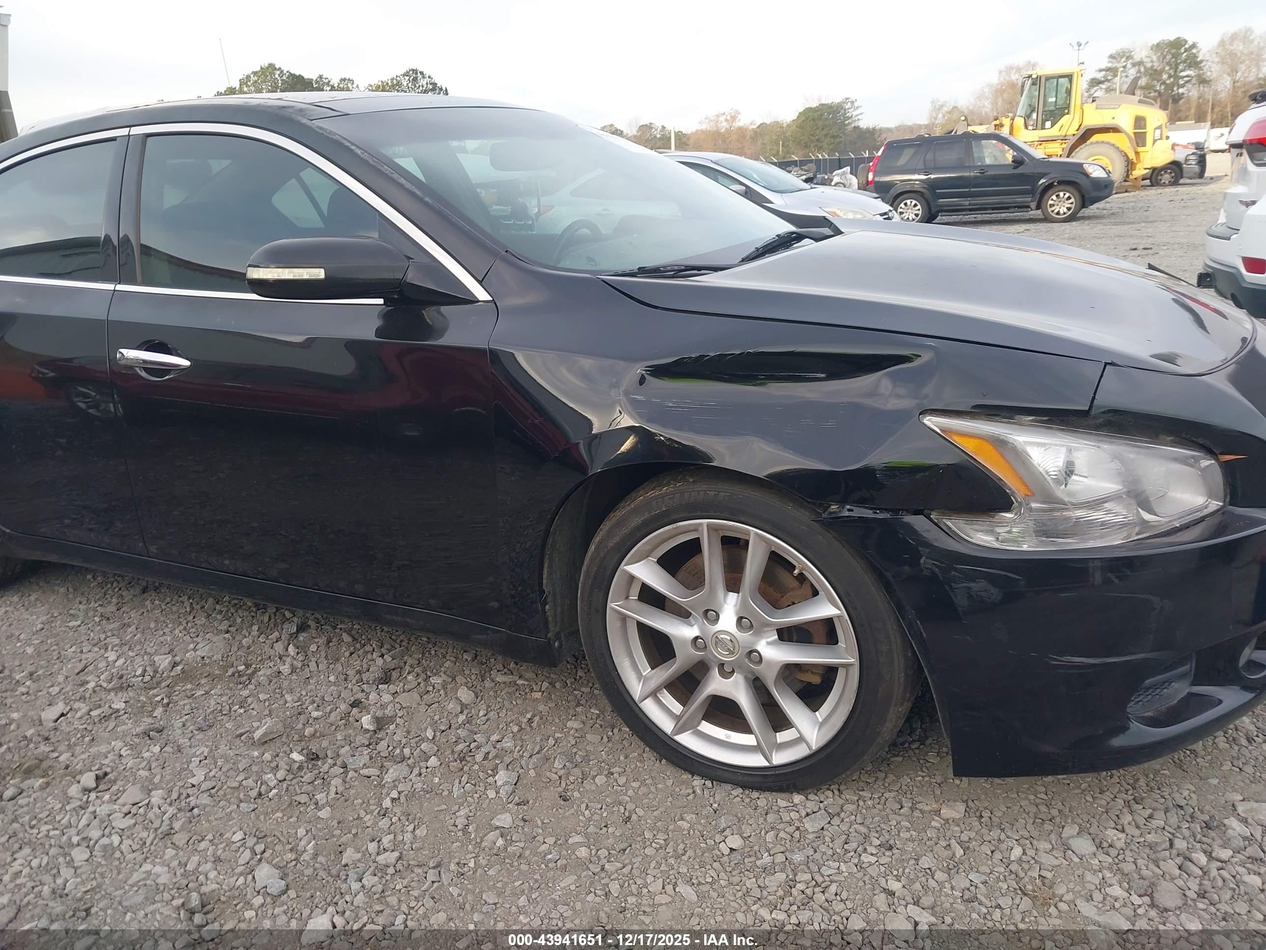 NISSAN MAXIMA image 6