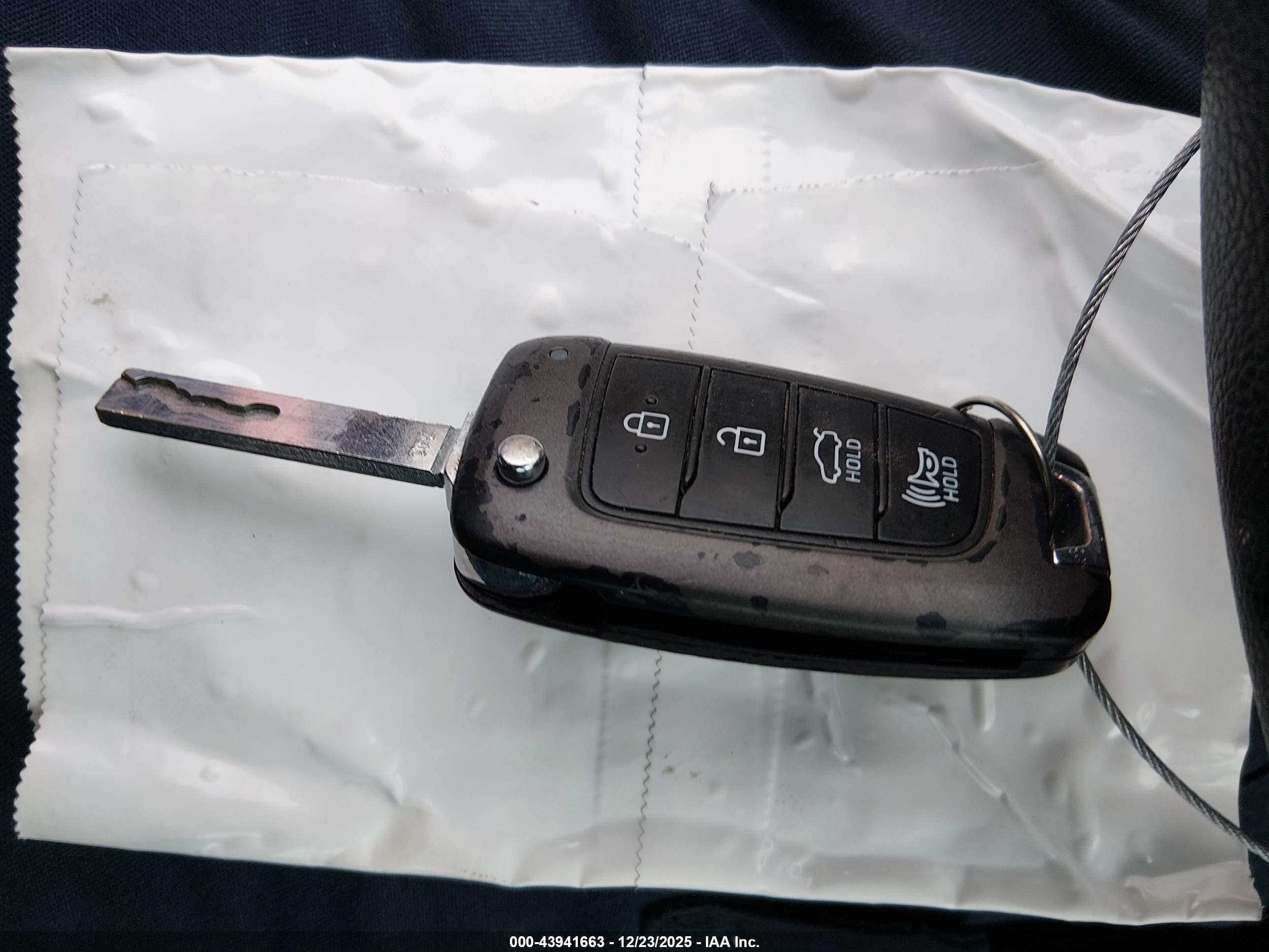 HYUNDAI ACCENT image 11