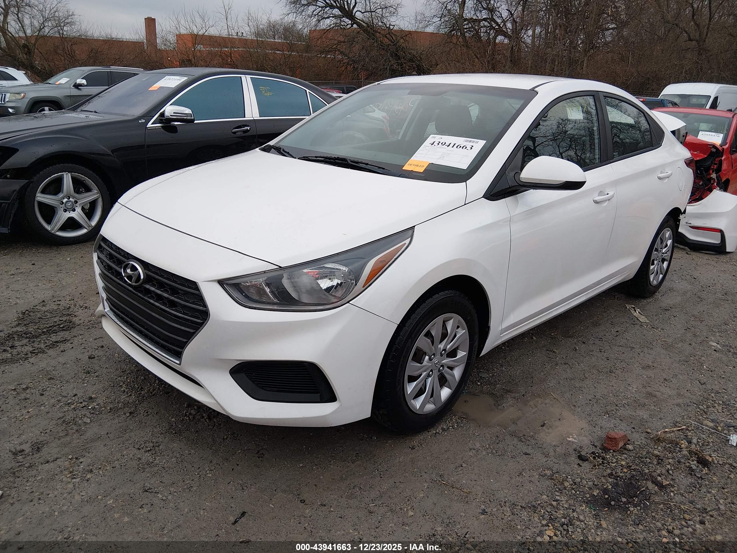HYUNDAI ACCENT image 2