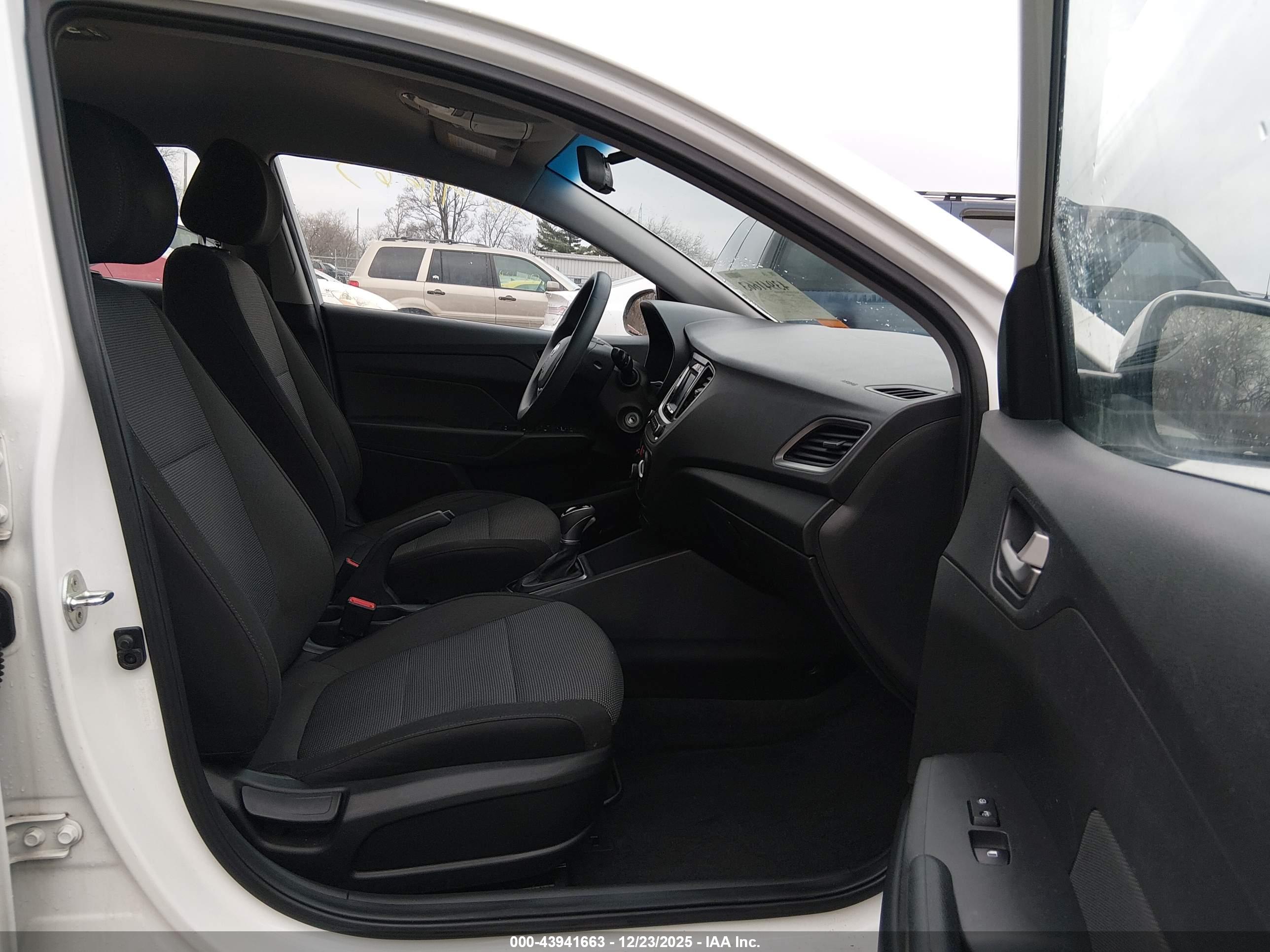 HYUNDAI ACCENT image 5