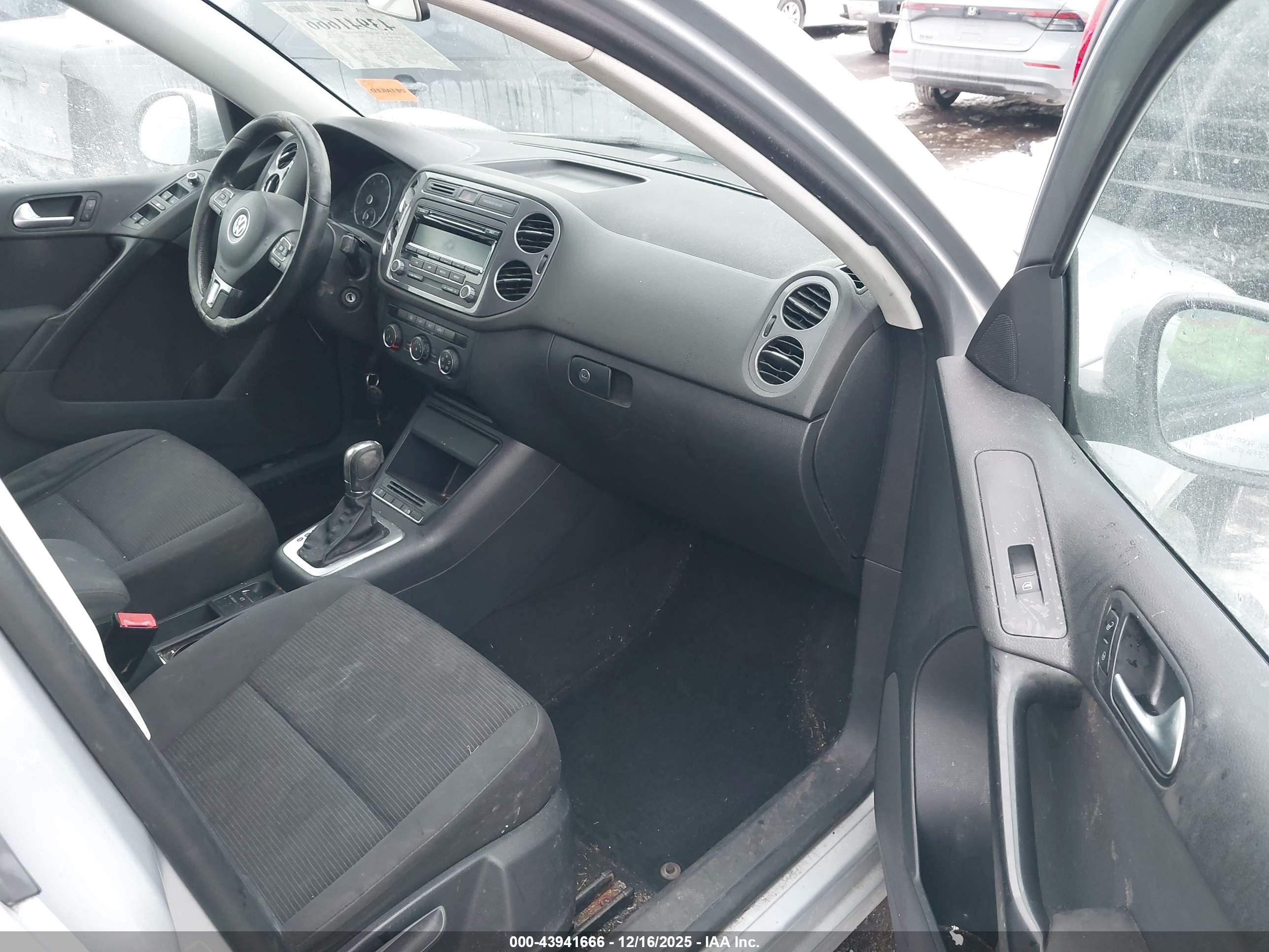 VOLKSWAGEN TIGUAN image 5