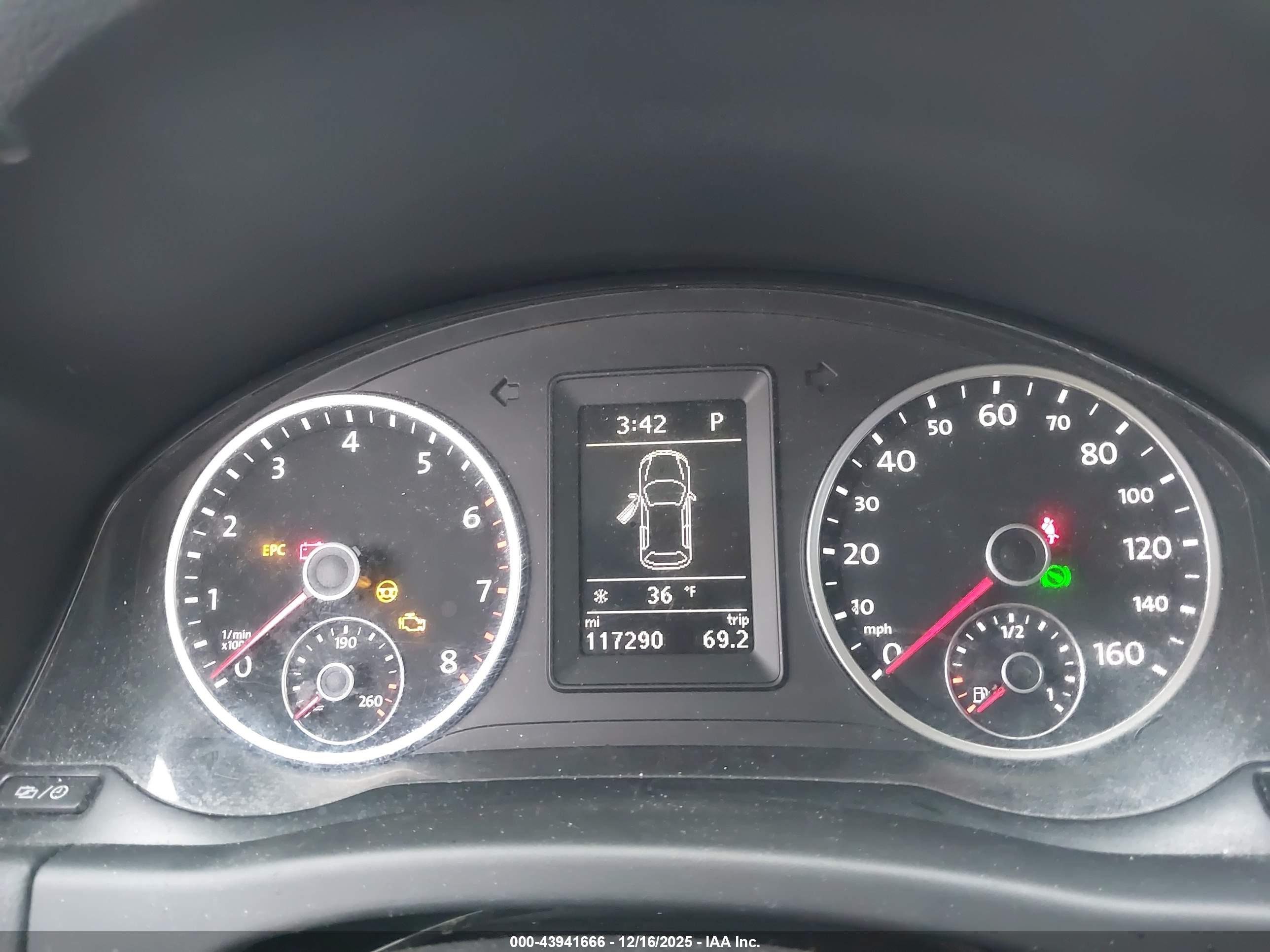 VOLKSWAGEN TIGUAN image 7
