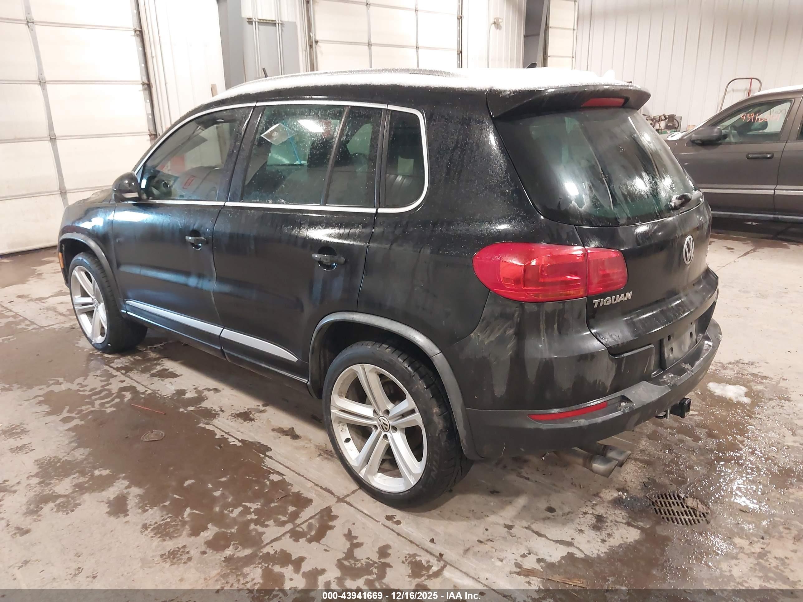 VOLKSWAGEN TIGUAN image 3