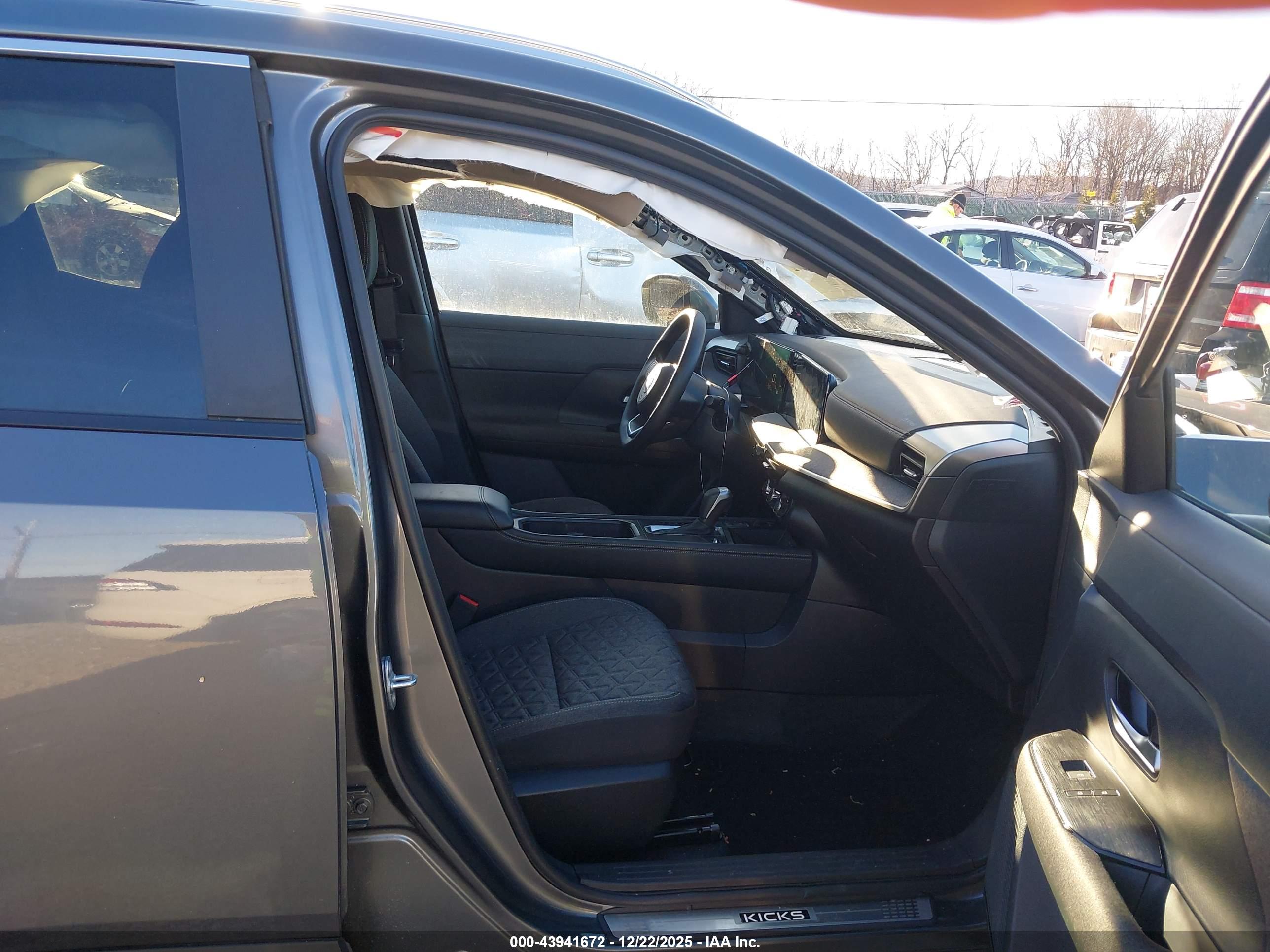 NISSAN KICKS image 5