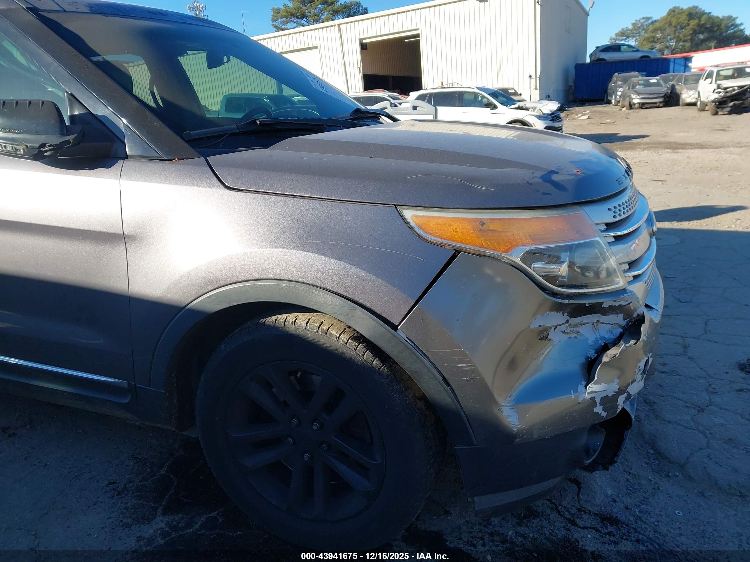 FORD EXPLORER image 6