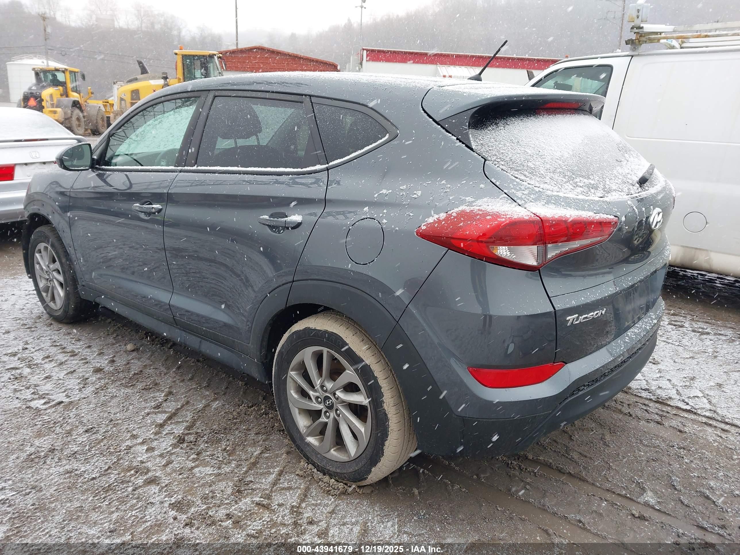HYUNDAI TUCSON image 3