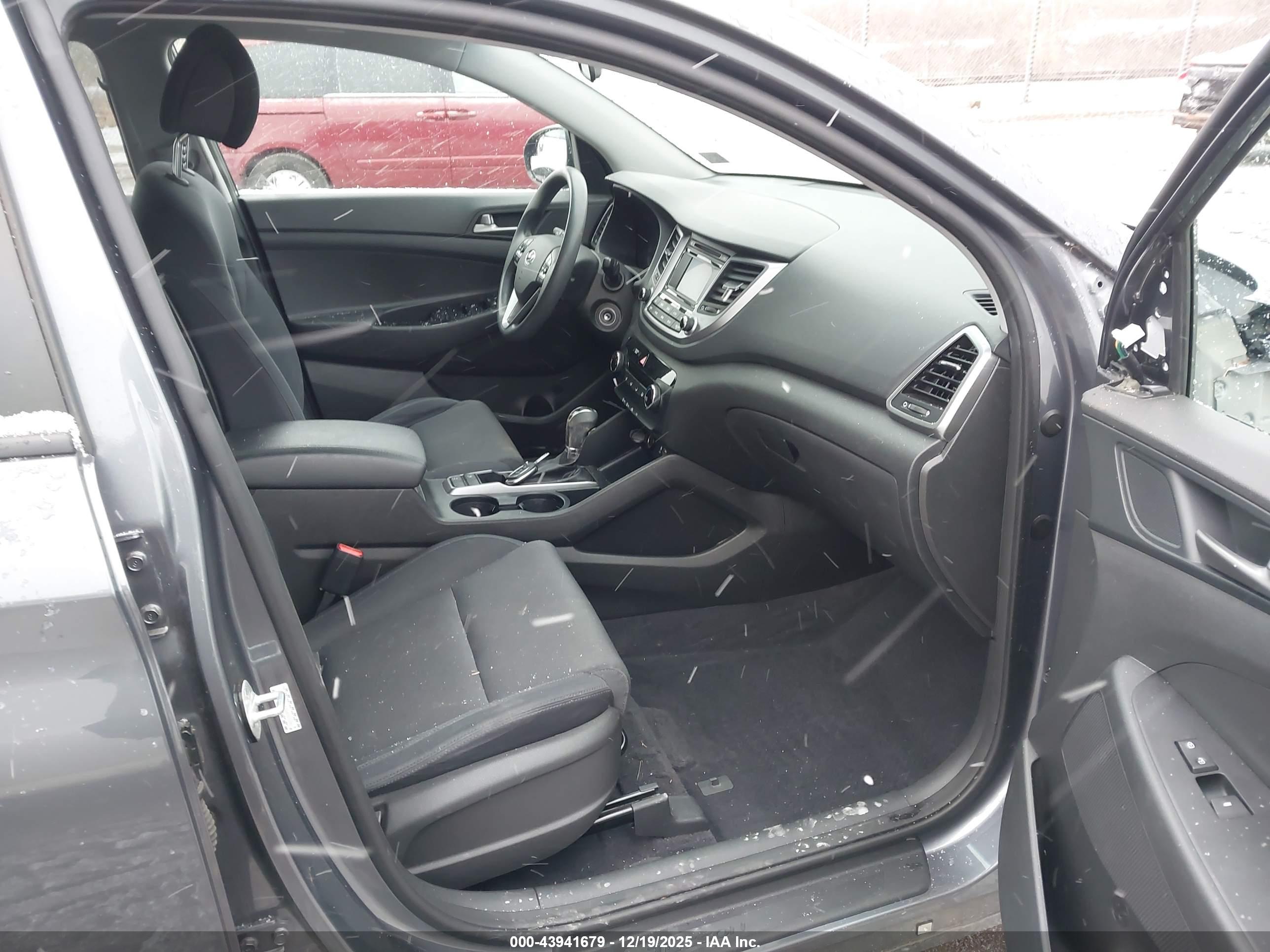 HYUNDAI TUCSON image 5
