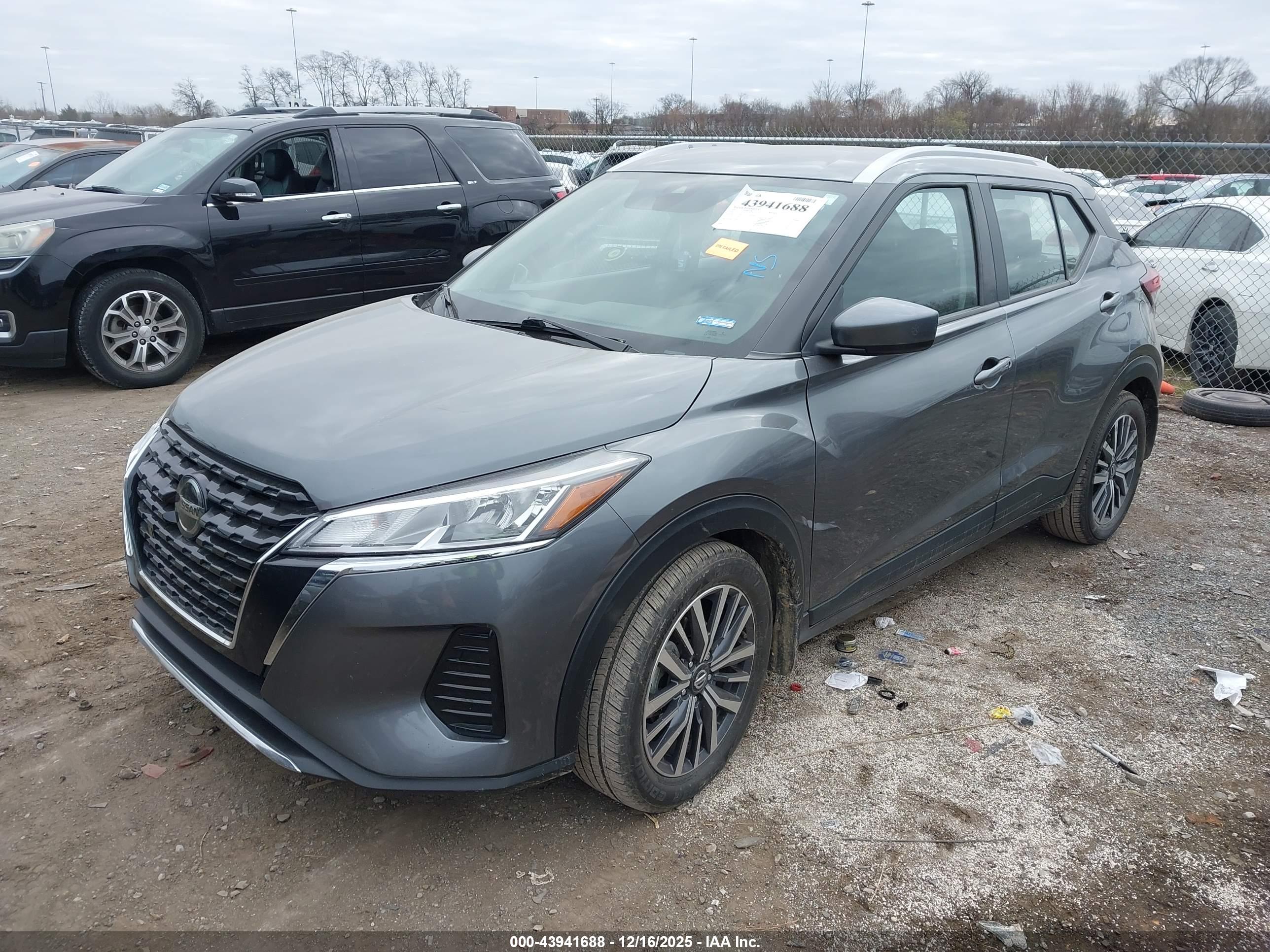 NISSAN KICKS image 2
