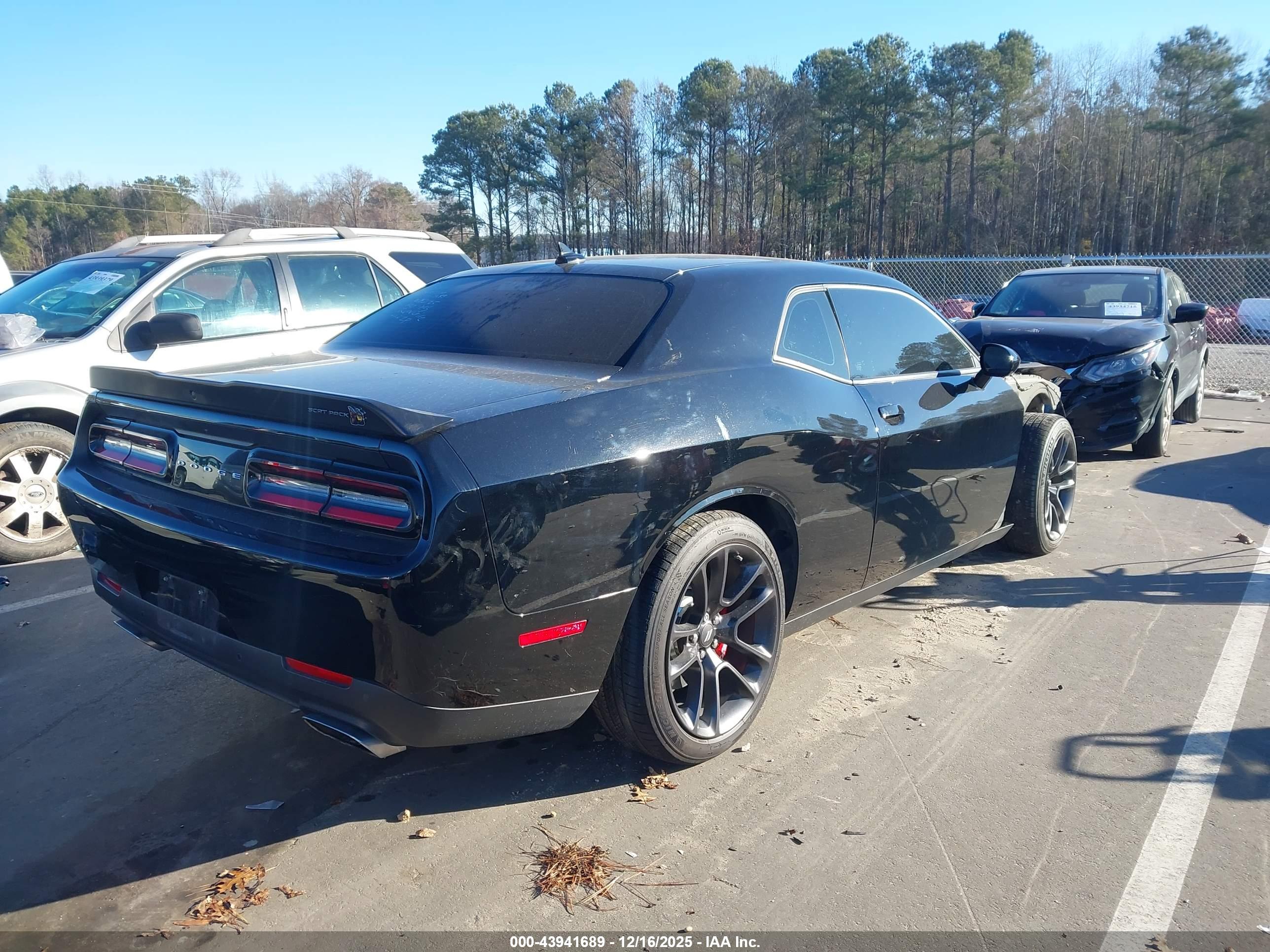 DODGE CHALLENGER image 4