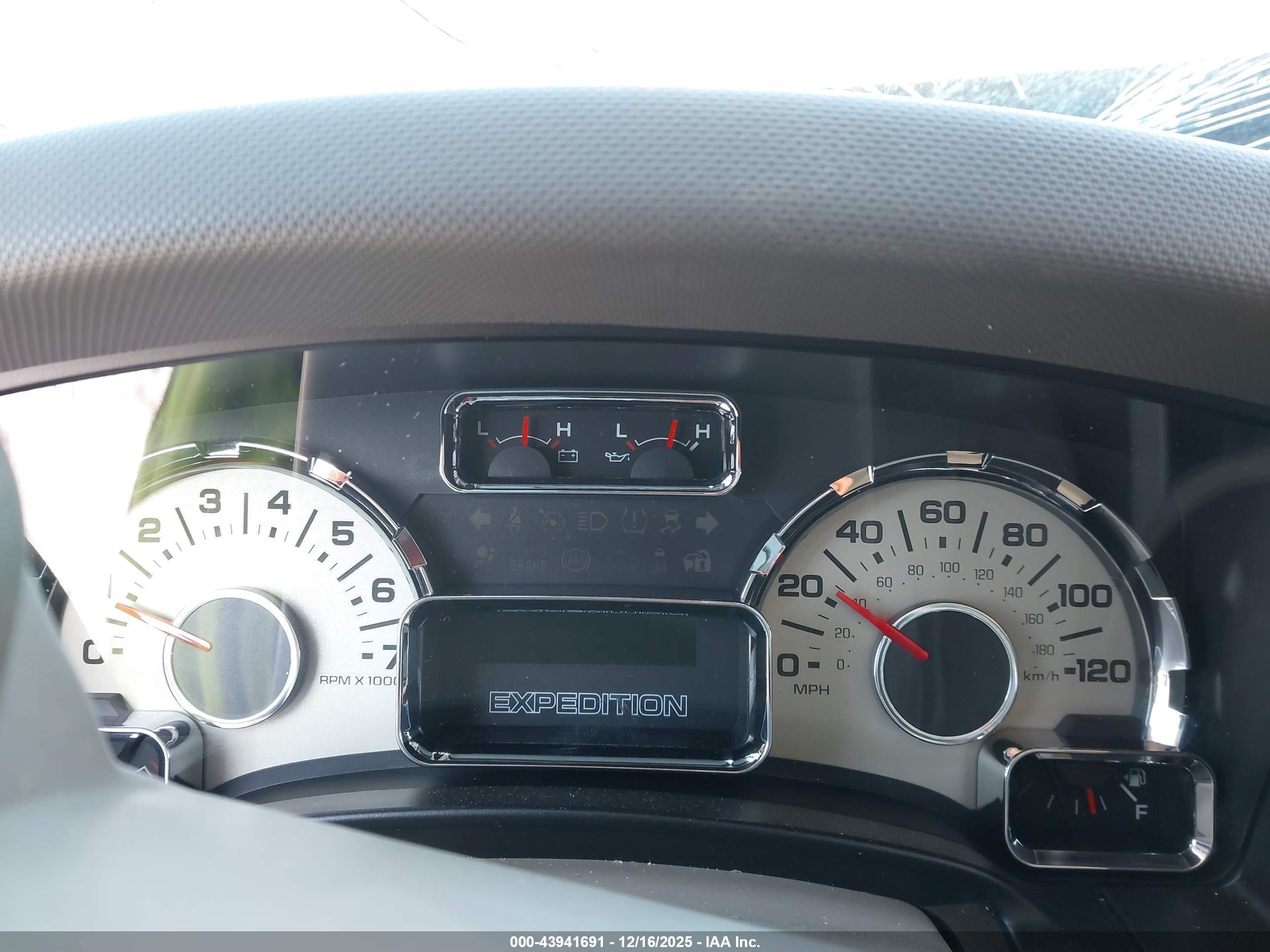 FORD EXPEDITION image 7