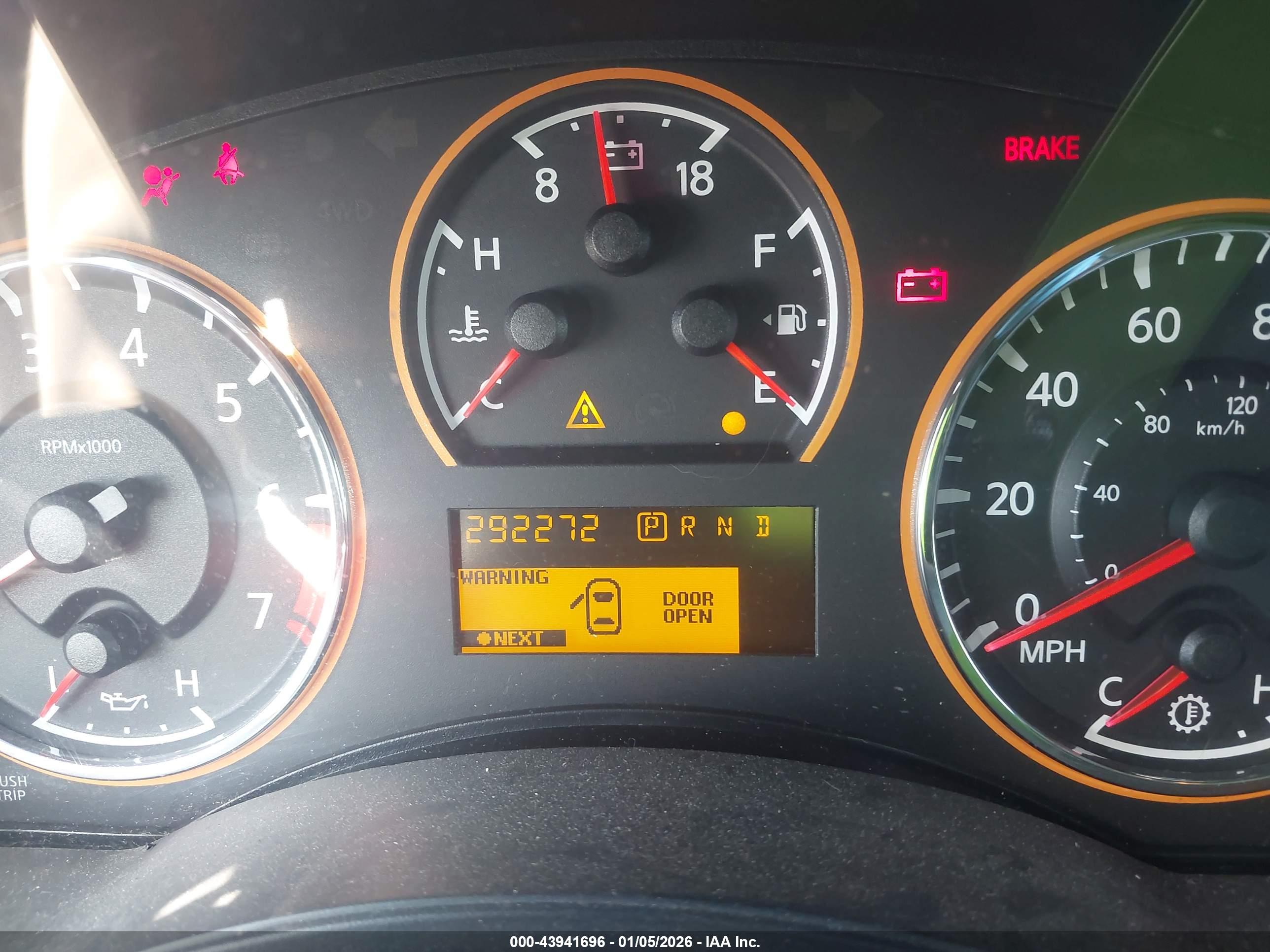 NISSAN ARMADA image 7