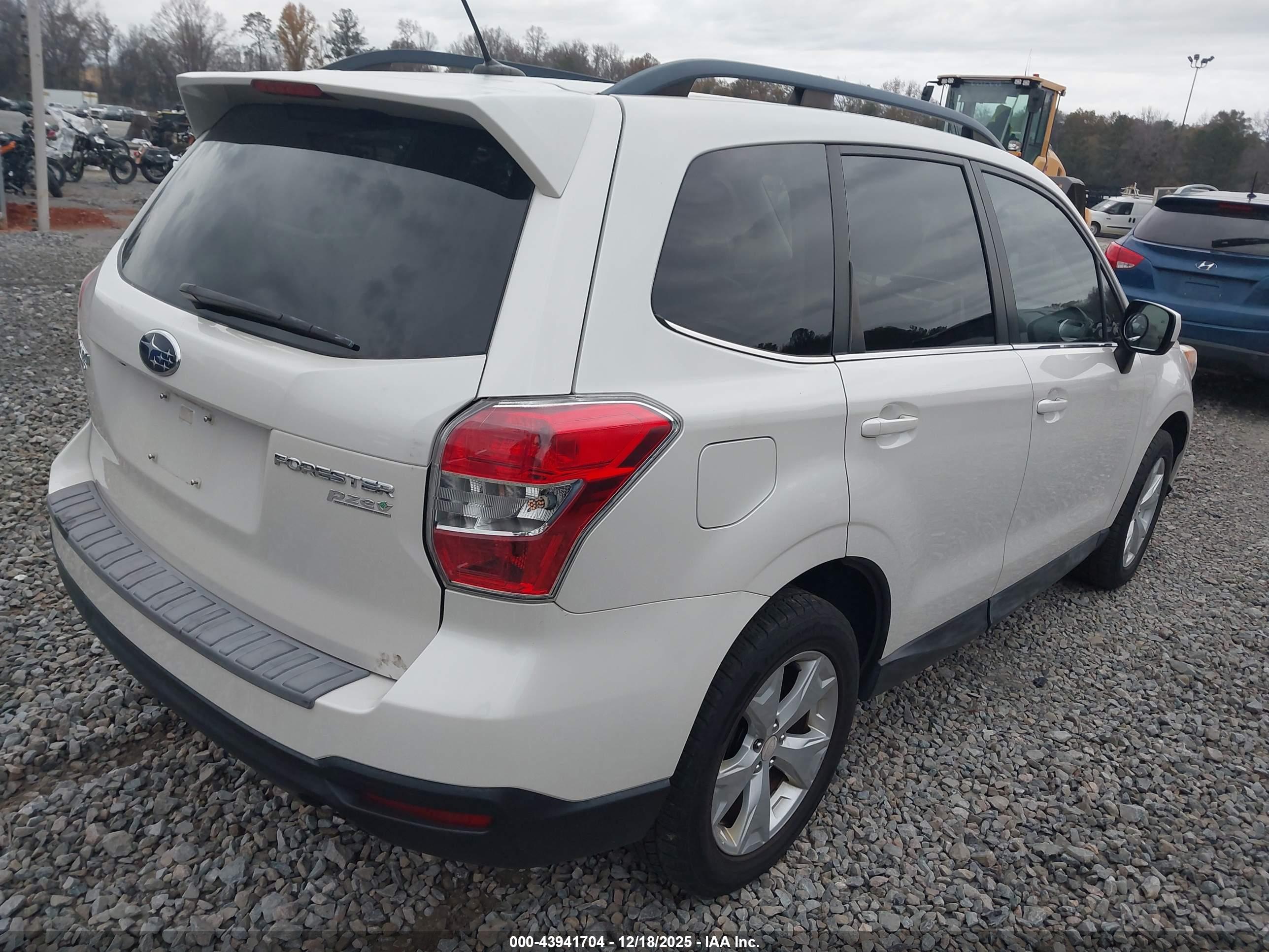 SUBARU FORESTER image 4