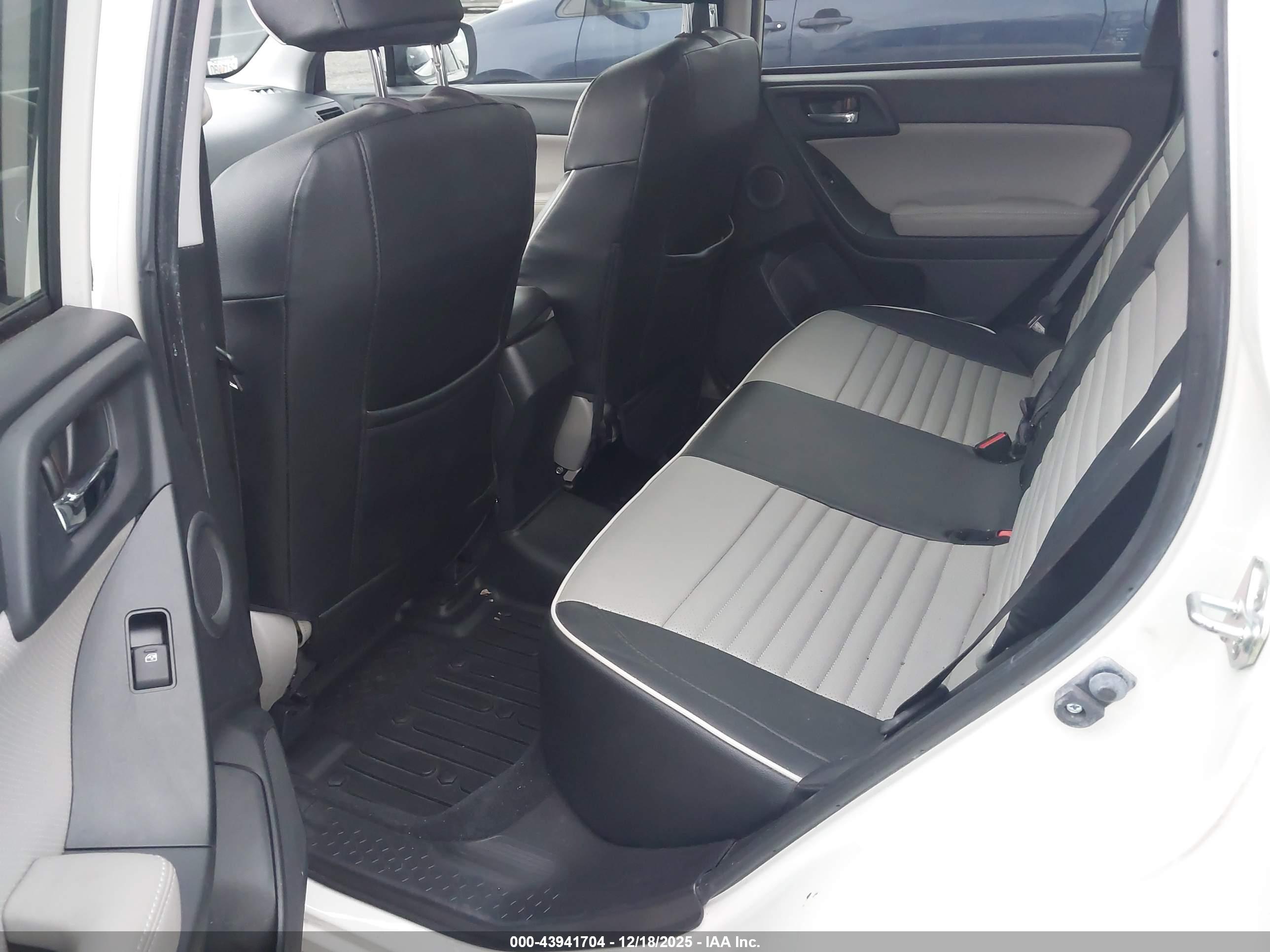 SUBARU FORESTER image 8
