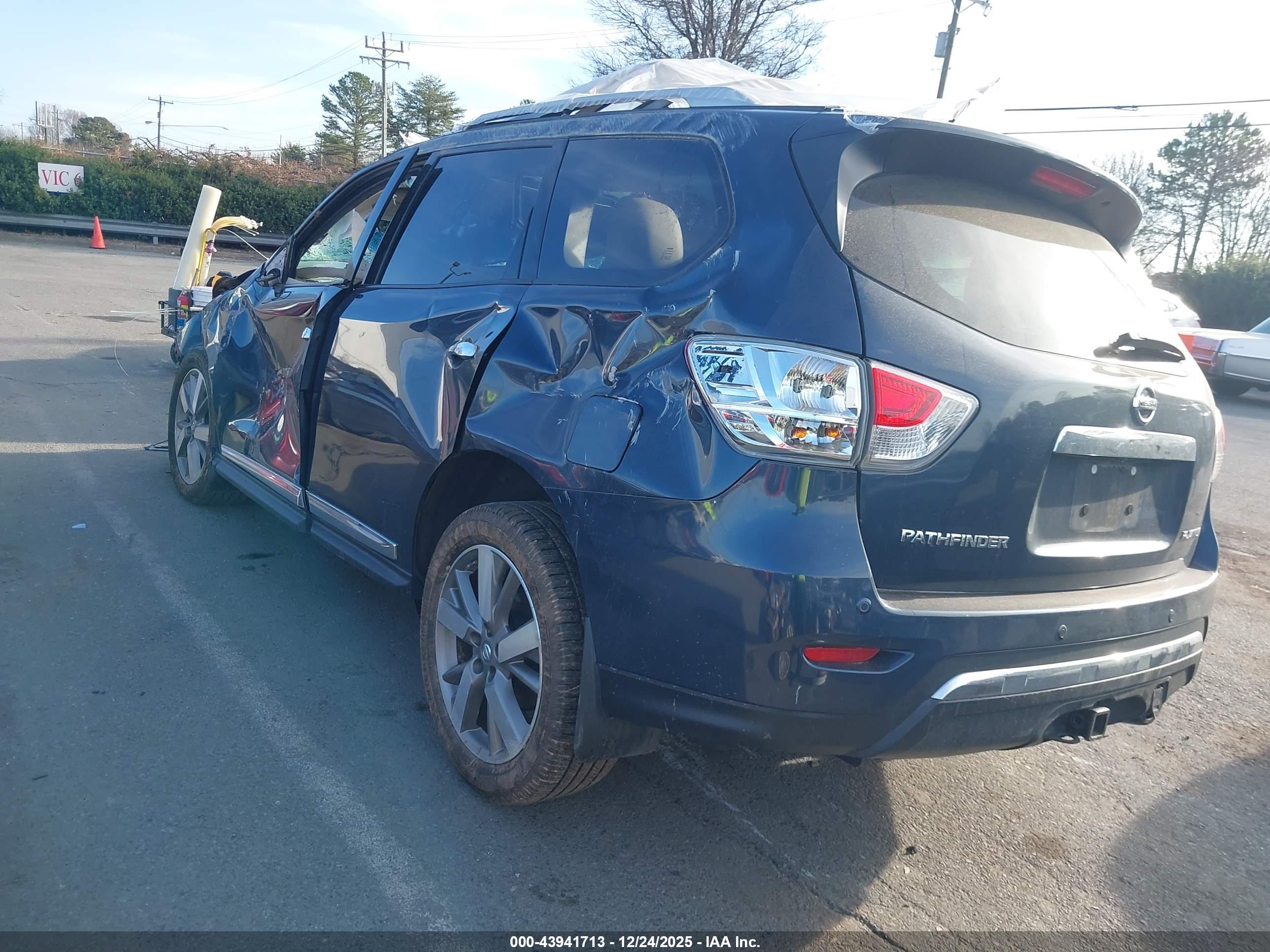 NISSAN PATHFINDER image 3