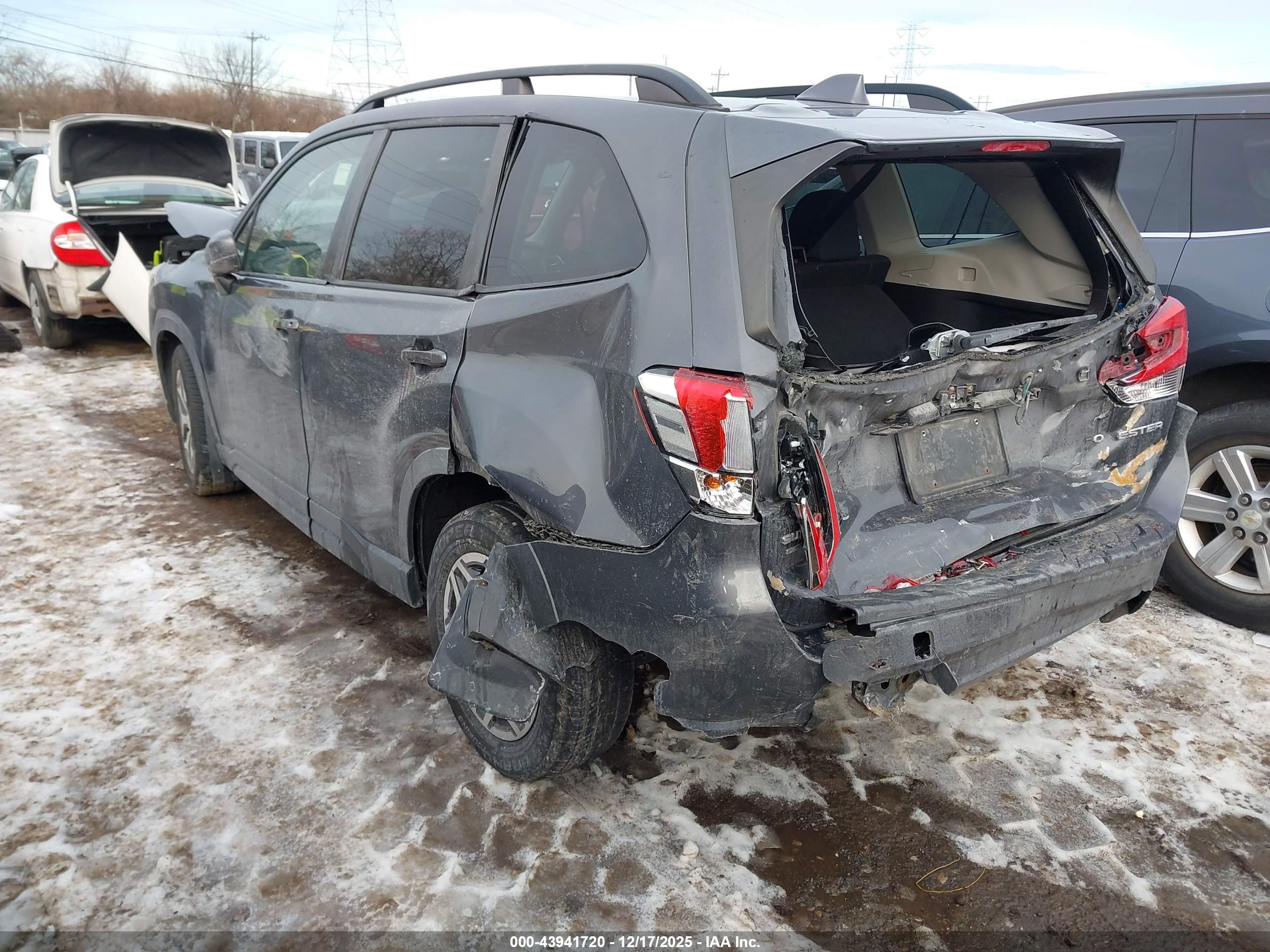SUBARU FORESTER image 3
