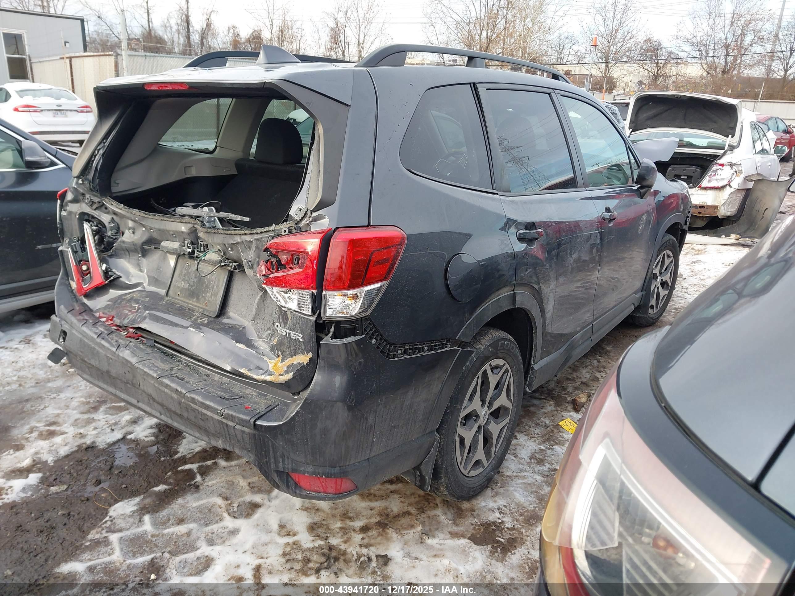 SUBARU FORESTER image 4