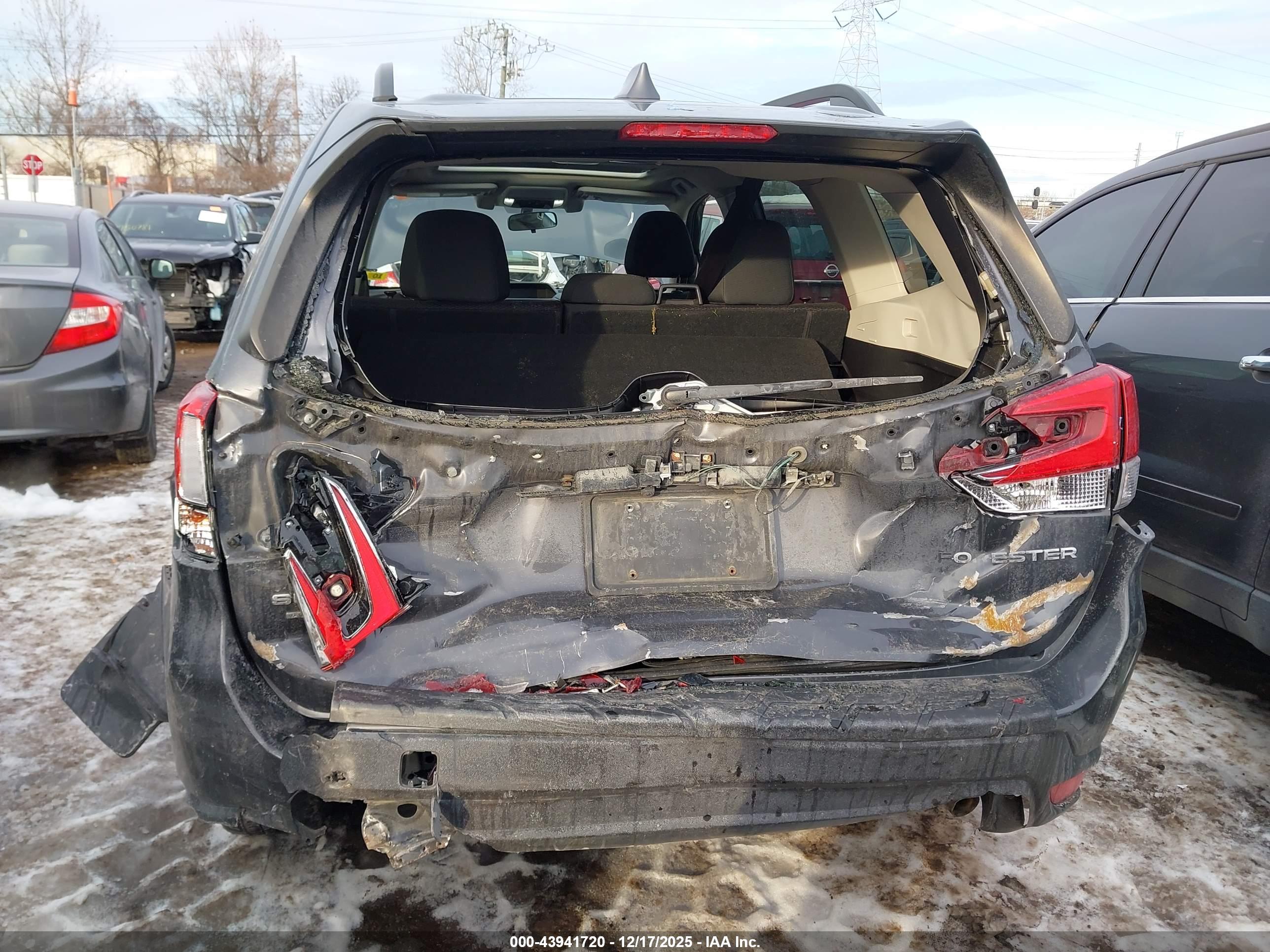 SUBARU FORESTER image 6