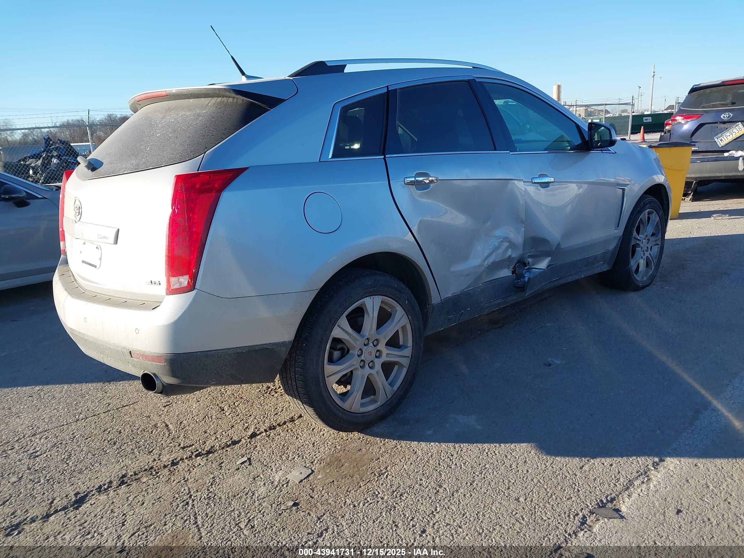 CADILLAC SRX image 4