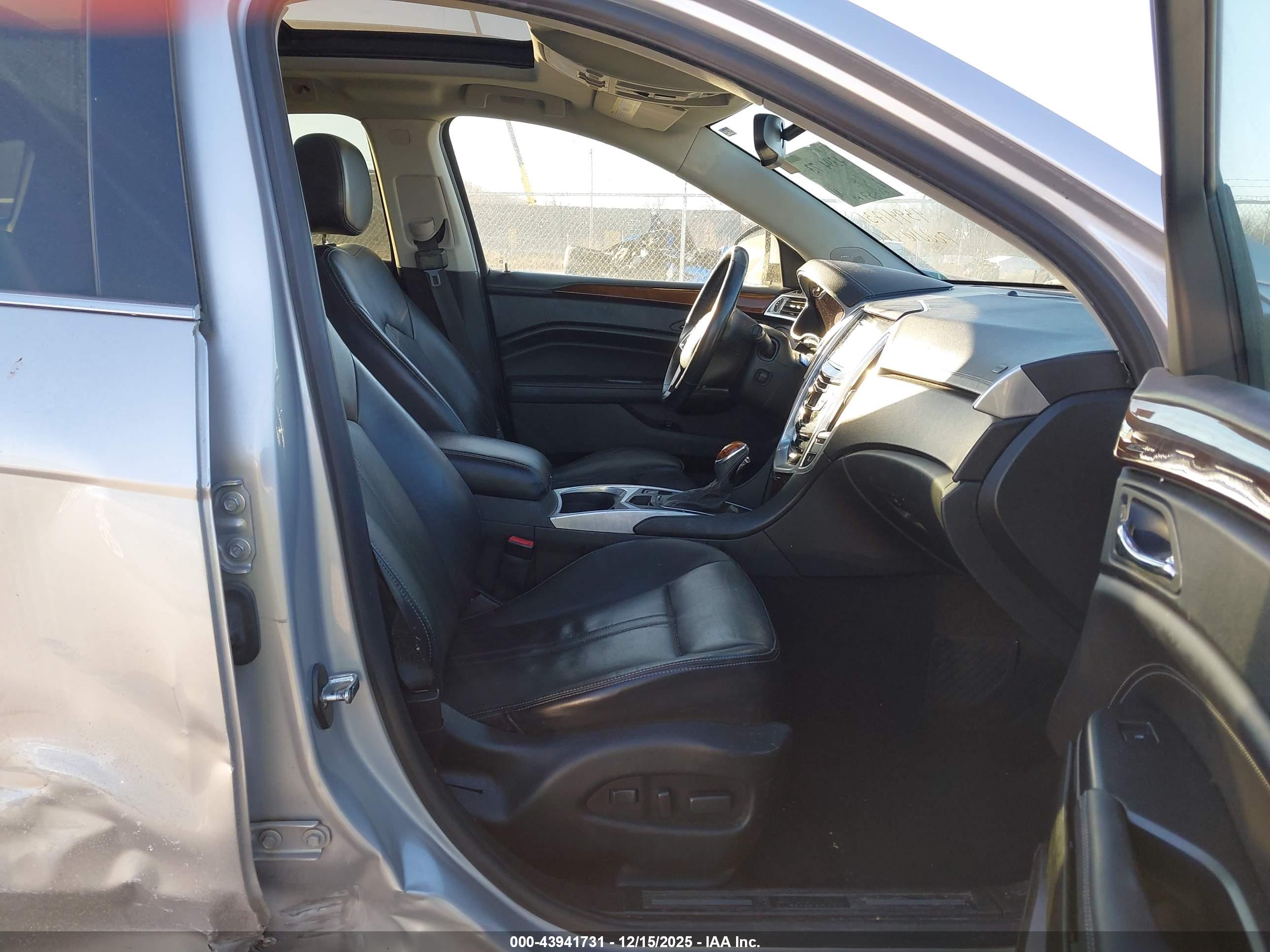 CADILLAC SRX image 5