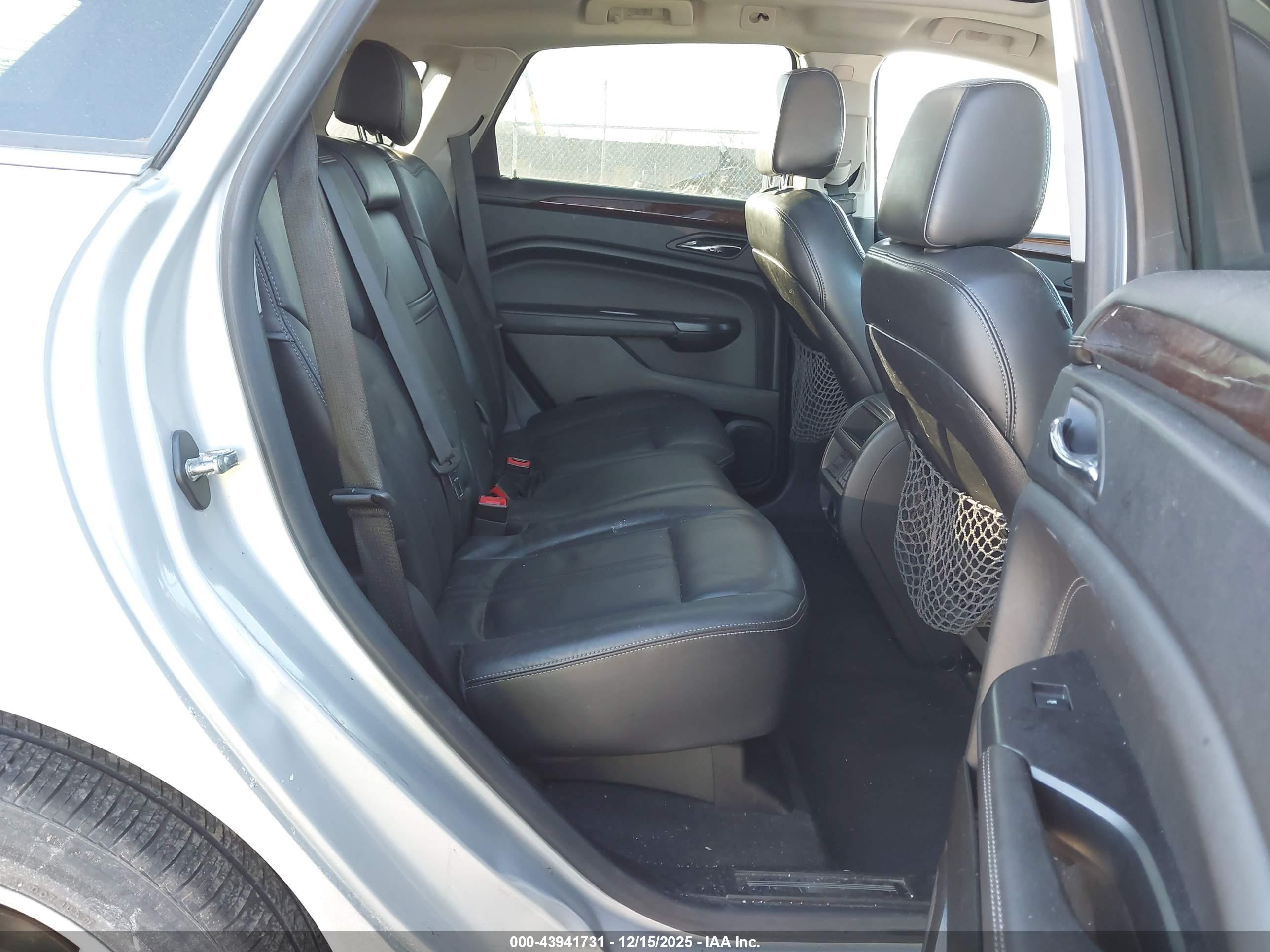 CADILLAC SRX image 8