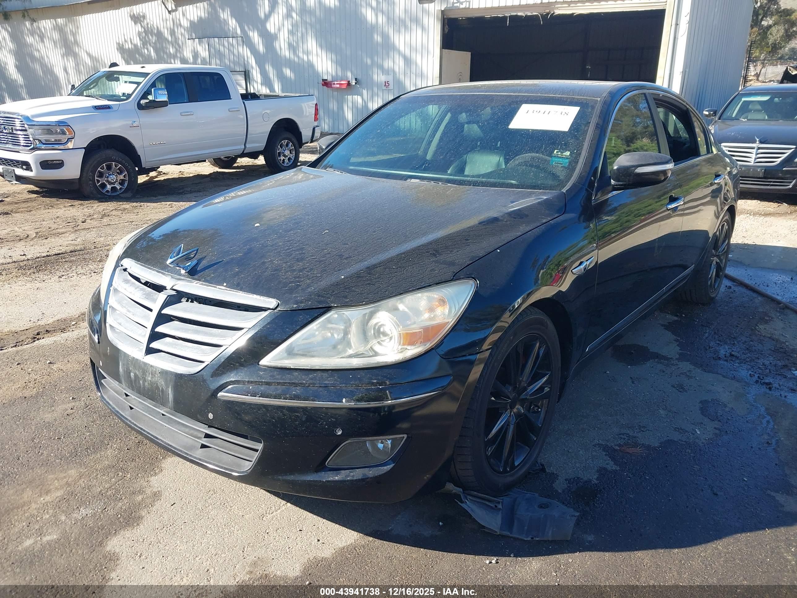 HYUNDAI GENESIS image 2
