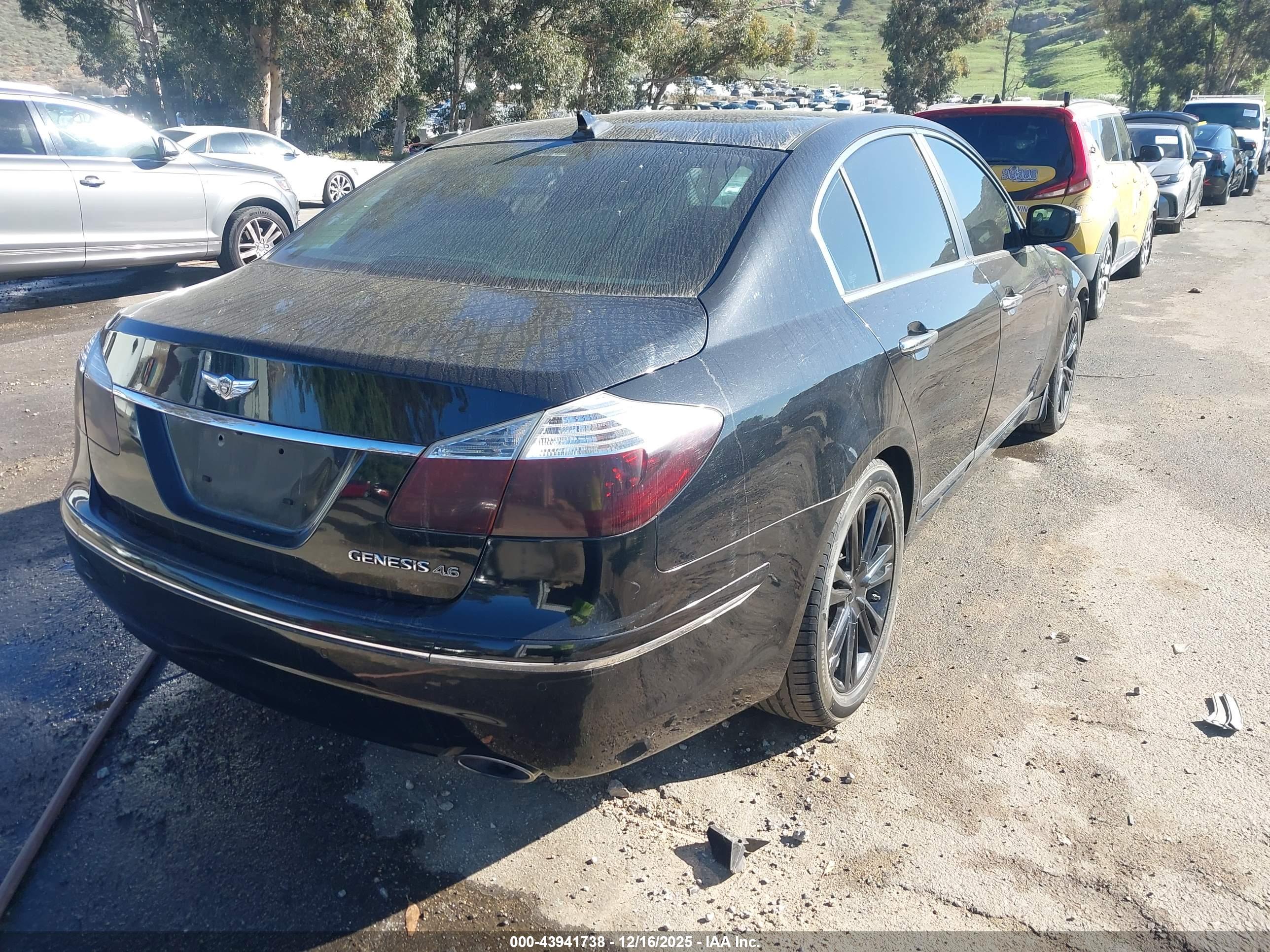 HYUNDAI GENESIS image 4
