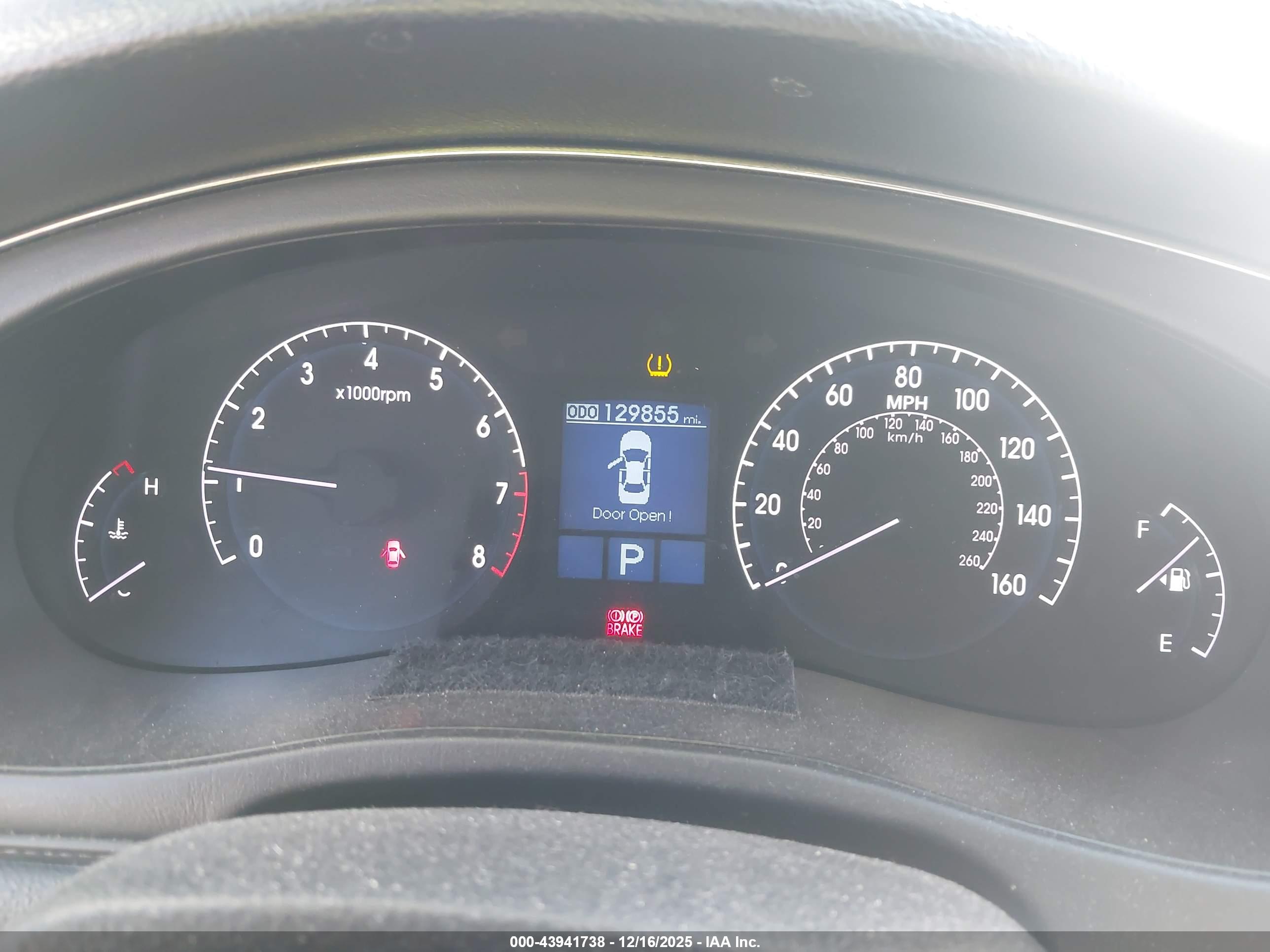 HYUNDAI GENESIS image 7