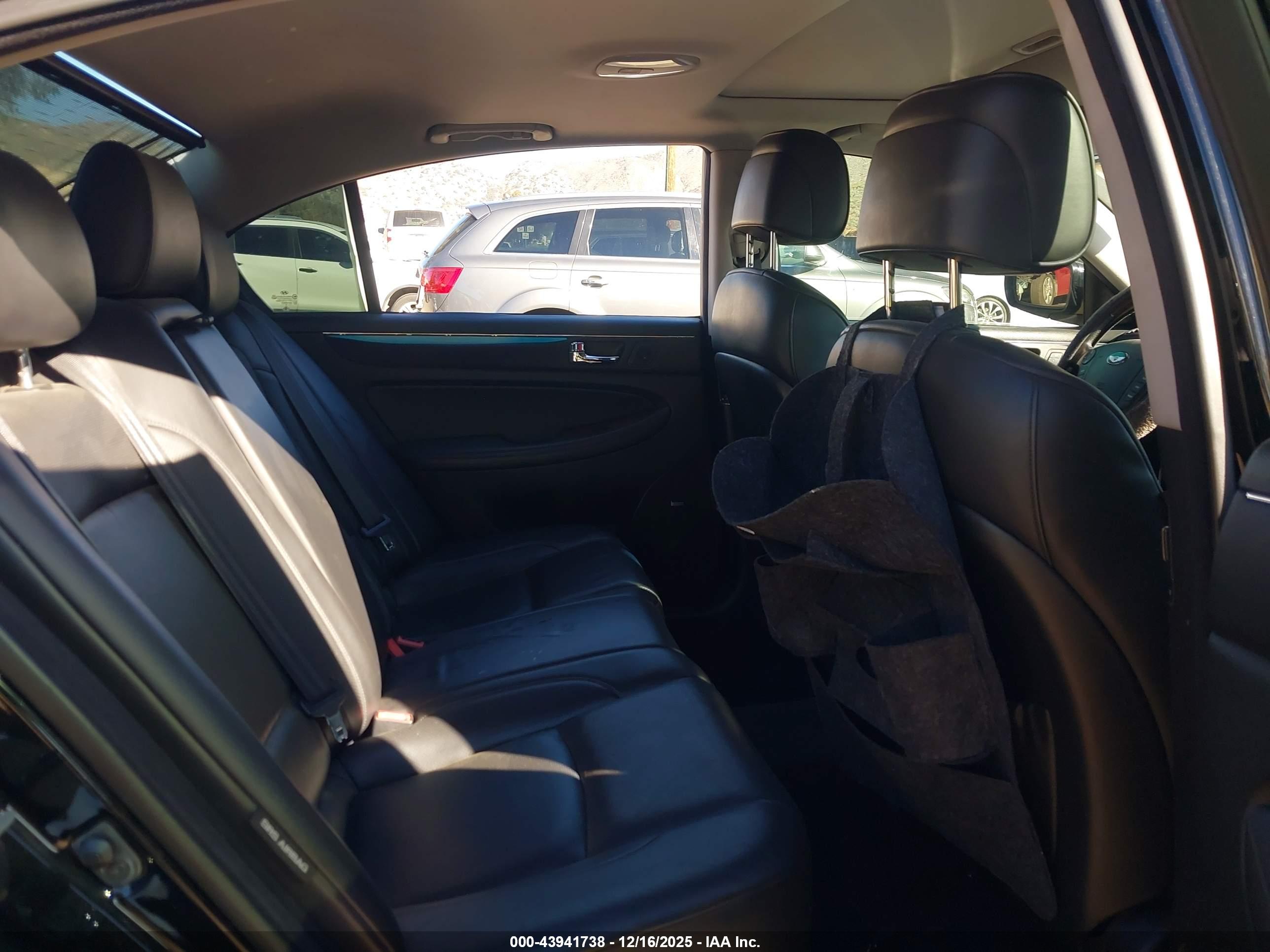 HYUNDAI GENESIS image 8