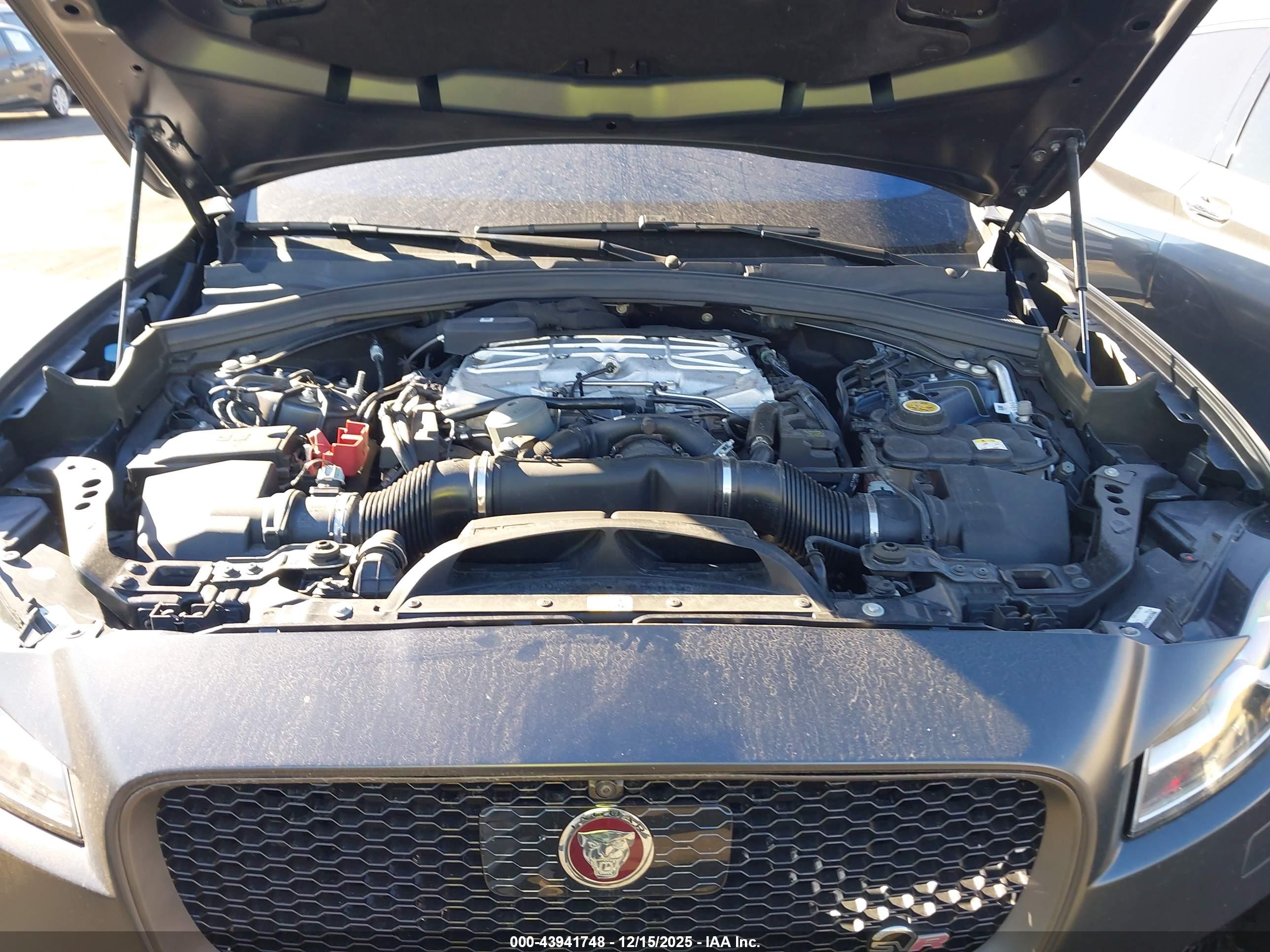 JAGUAR F-PACE image 10