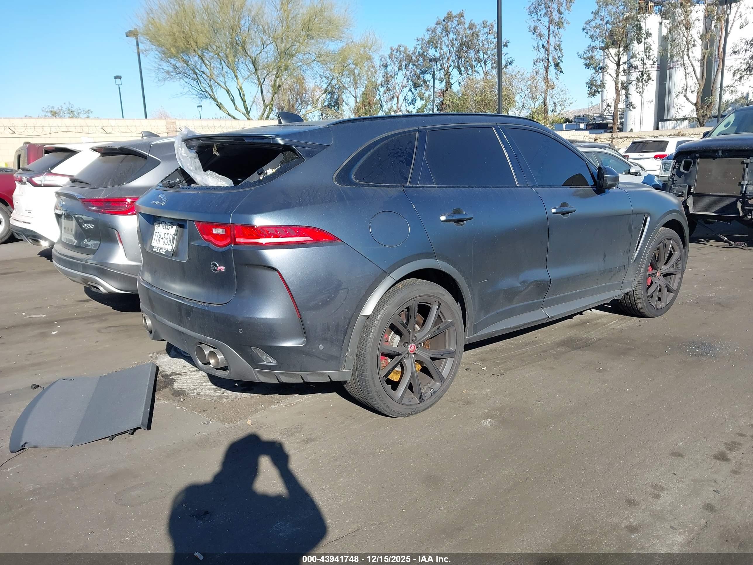 JAGUAR F-PACE image 4
