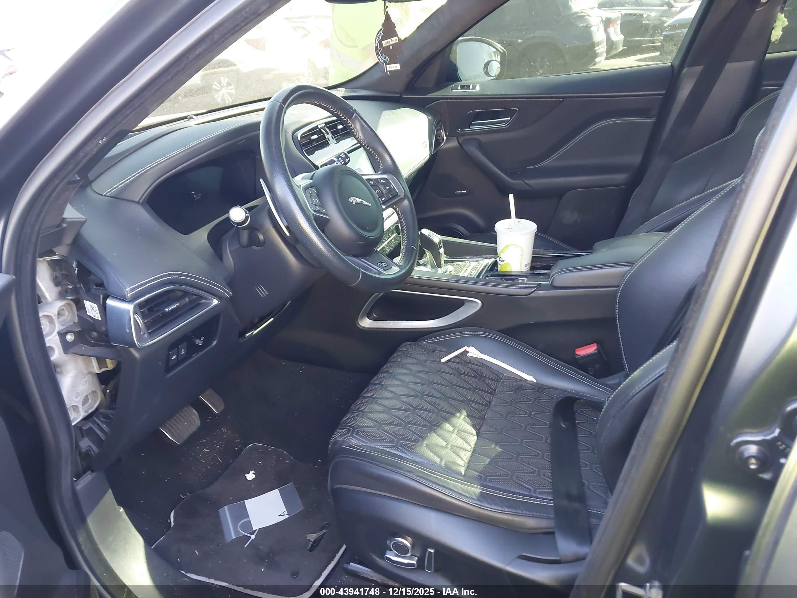 JAGUAR F-PACE image 5