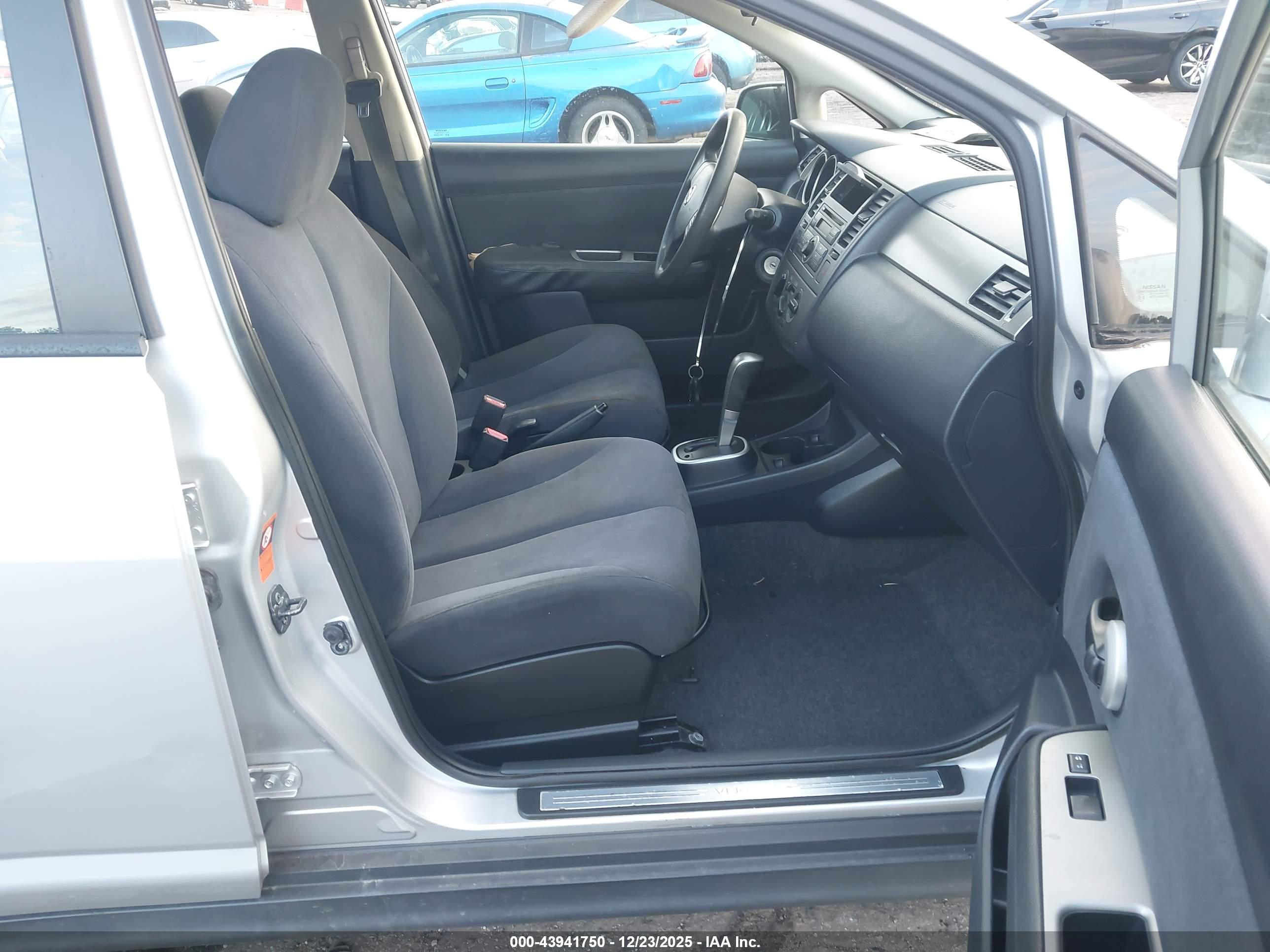 NISSAN VERSA image 5