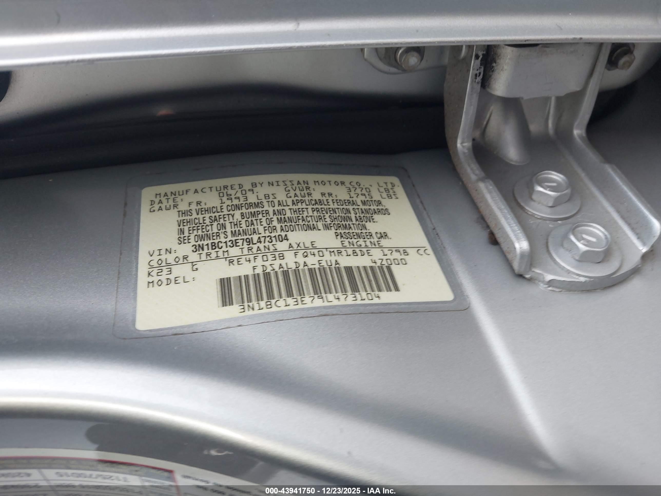 NISSAN VERSA image 9