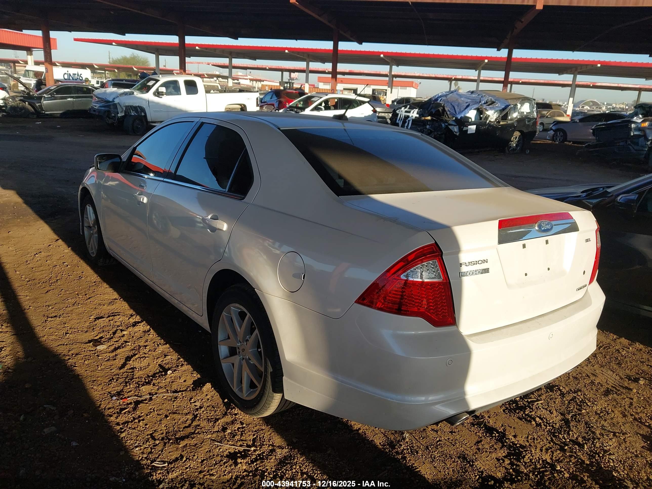 FORD FUSION image 3