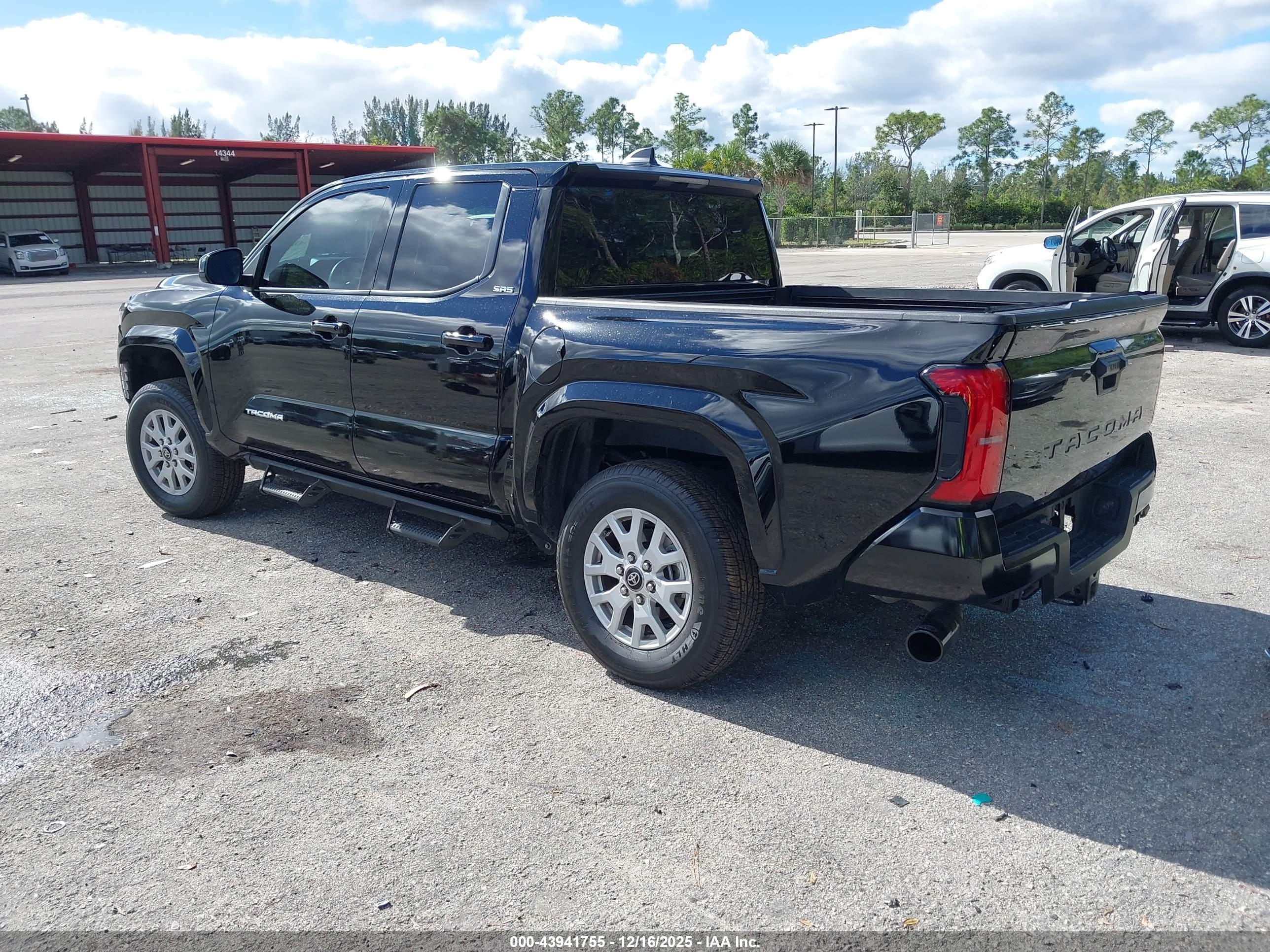 TOYOTA TACOMA image 3