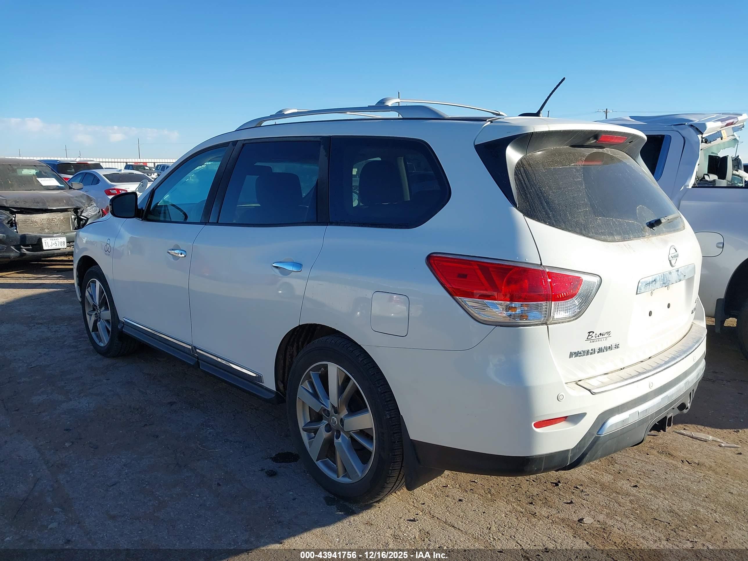 NISSAN PATHFINDER image 3