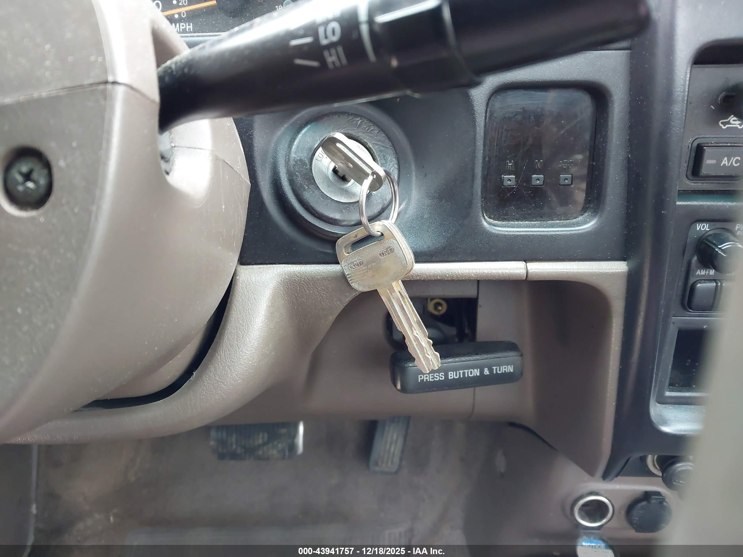 TOYOTA TACOMA image 11