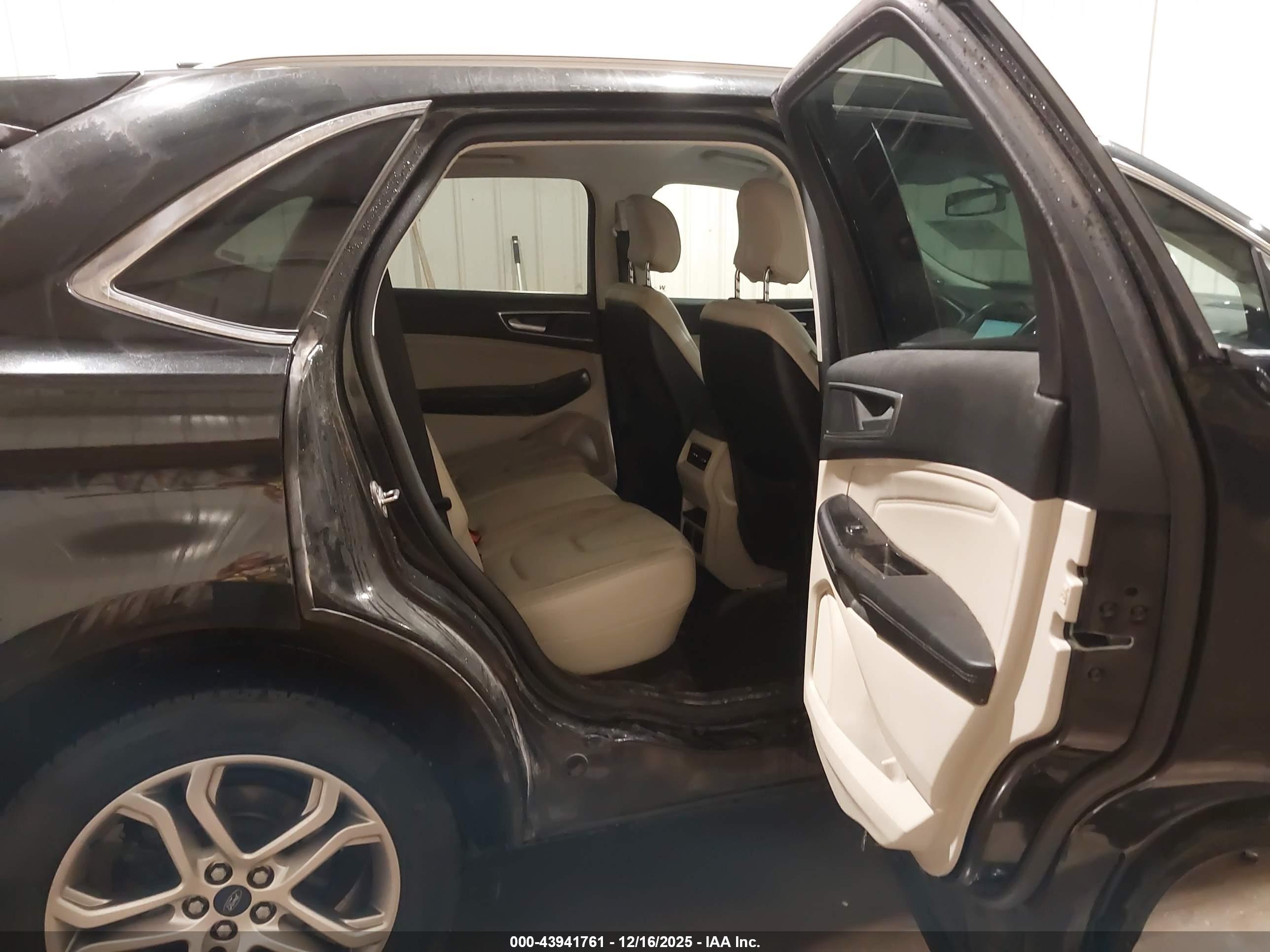 FORD EDGE image 8