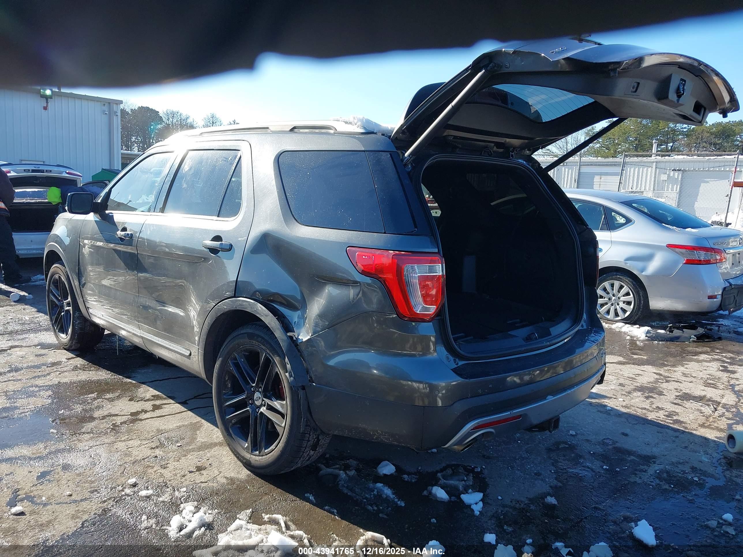 FORD EXPLORER image 3