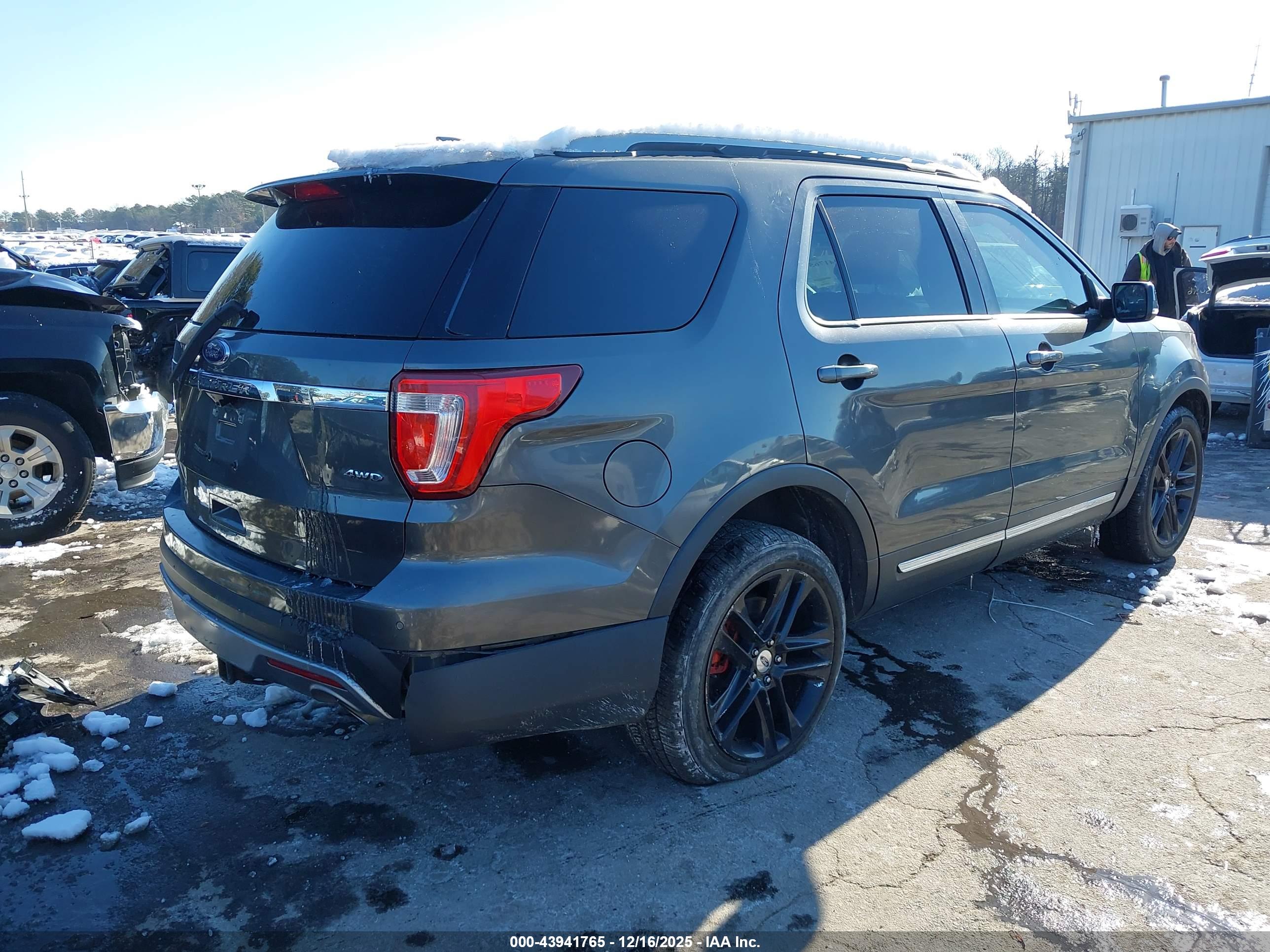 FORD EXPLORER image 4